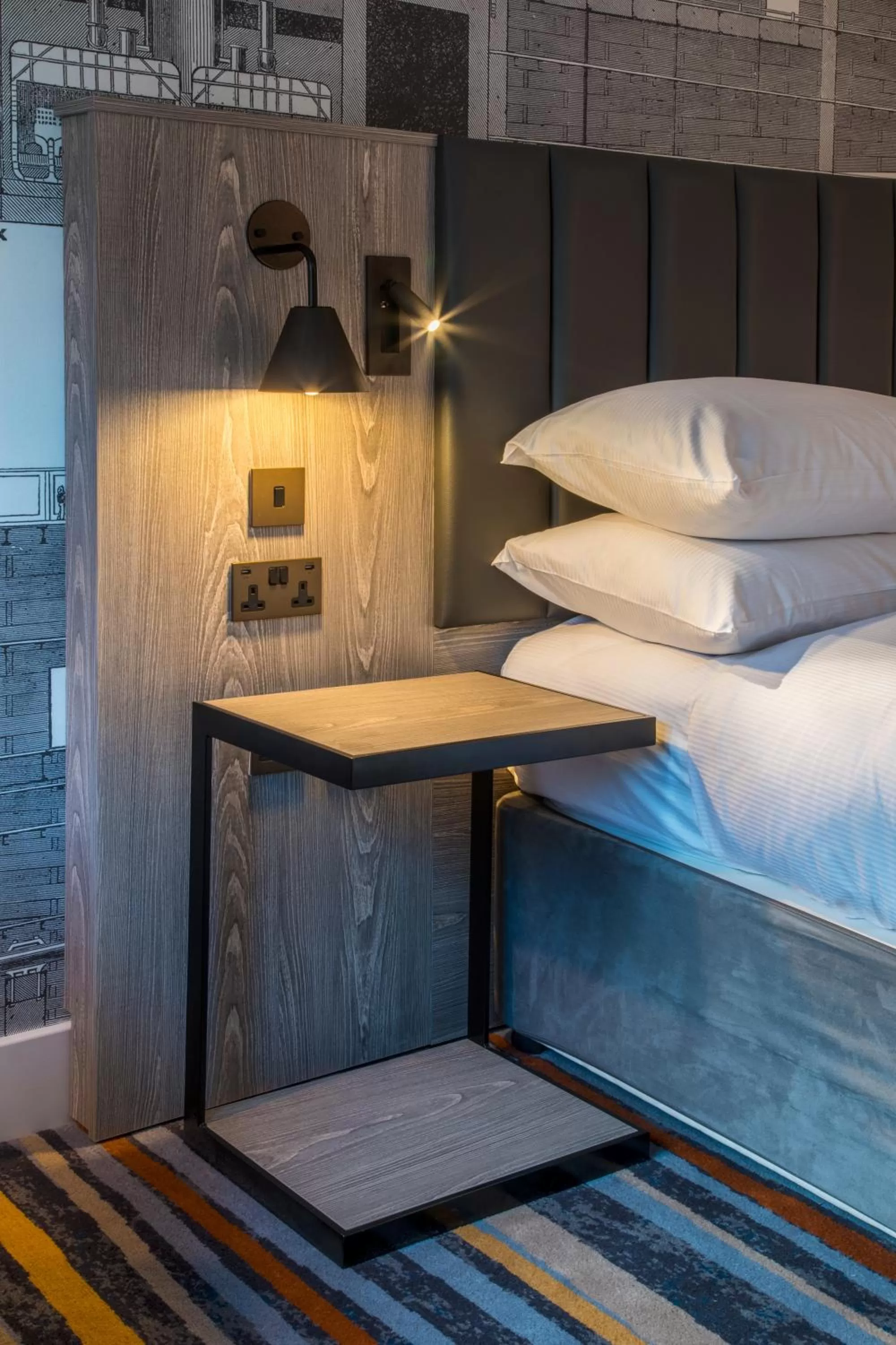 hair dresser, Bed in DoubleTree by Hilton Bristol South - Cadbury House