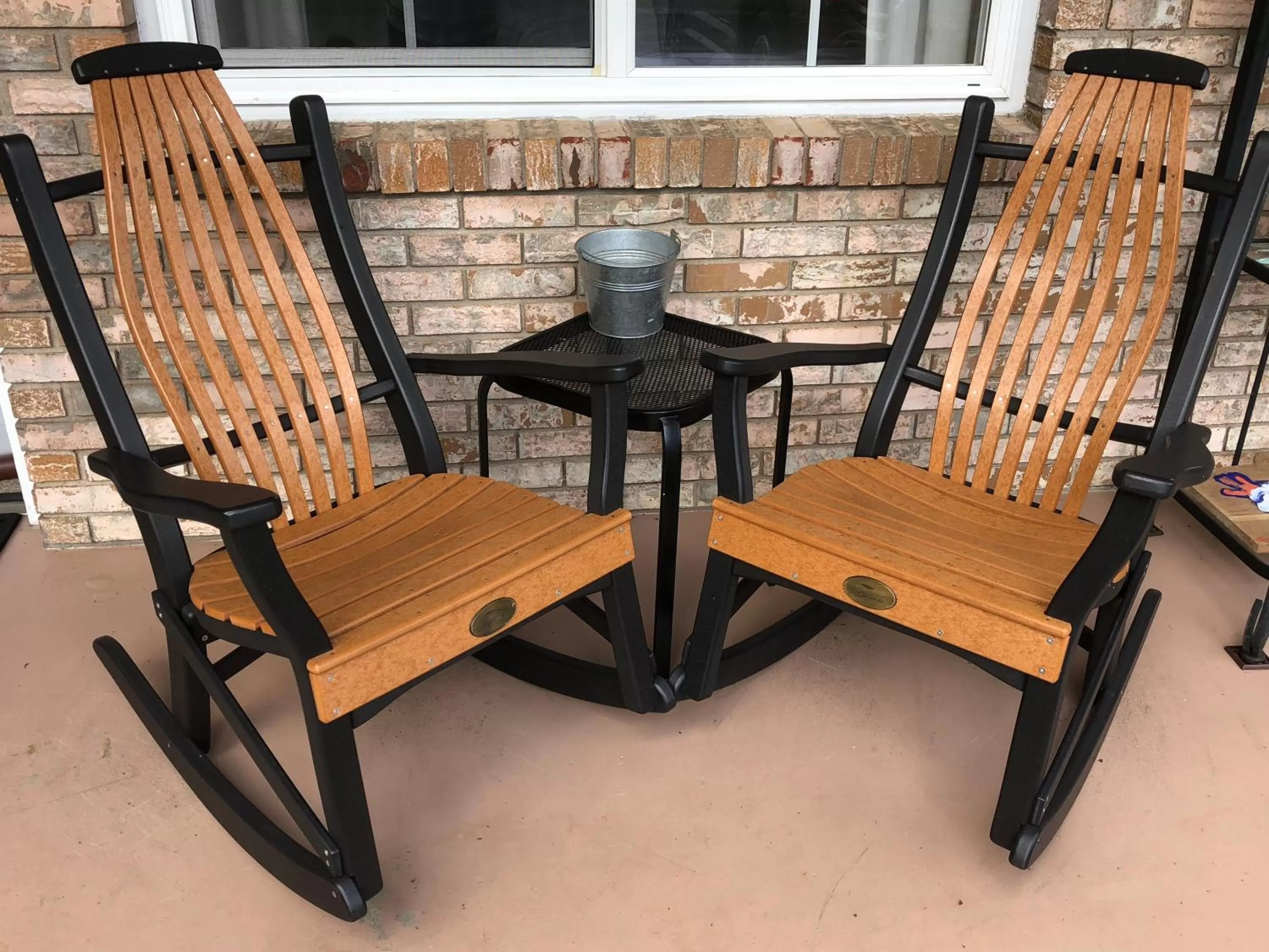 Seating area in Cardinal Inn