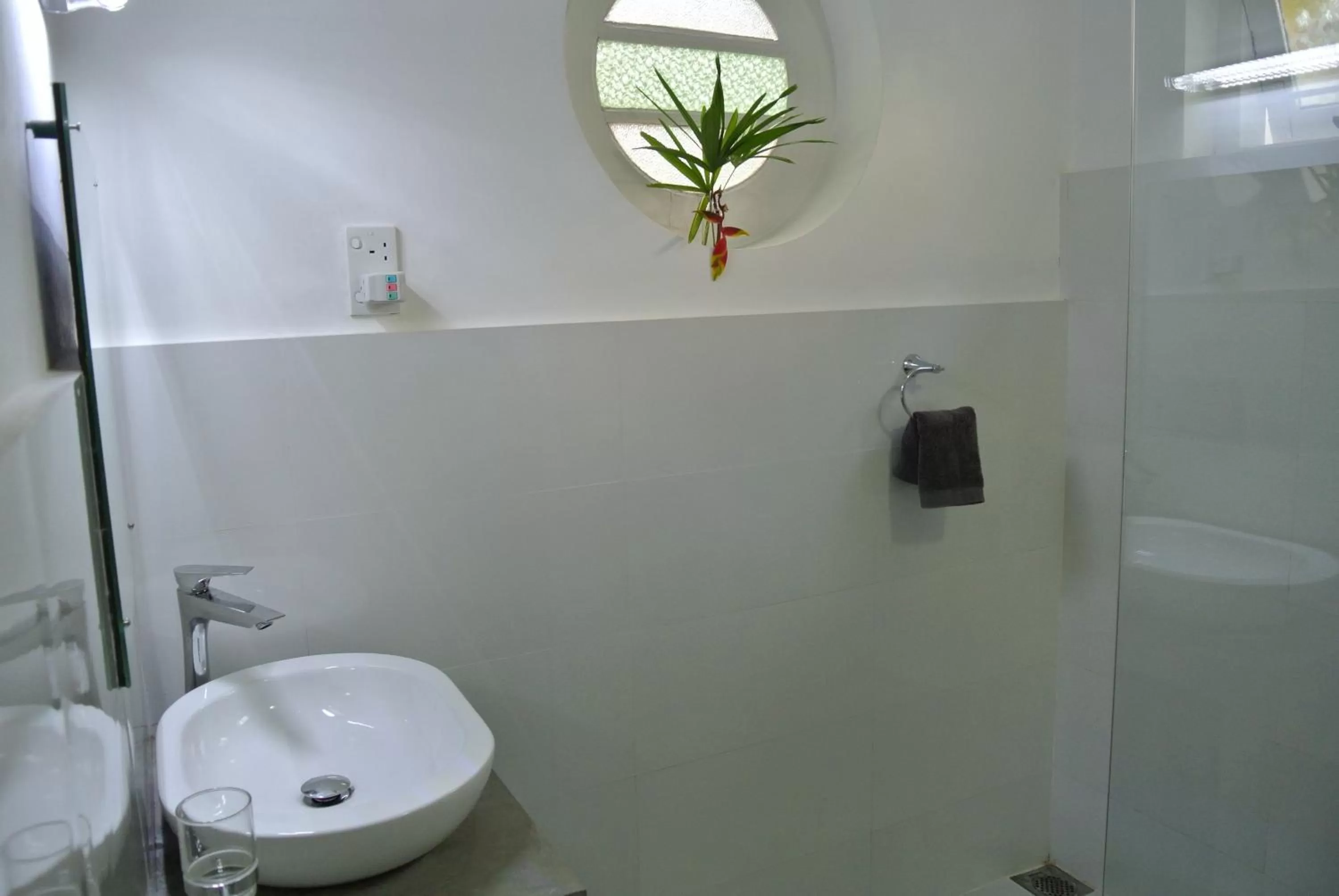 Day, Bathroom in "27" Spathodea- Oasis in the City