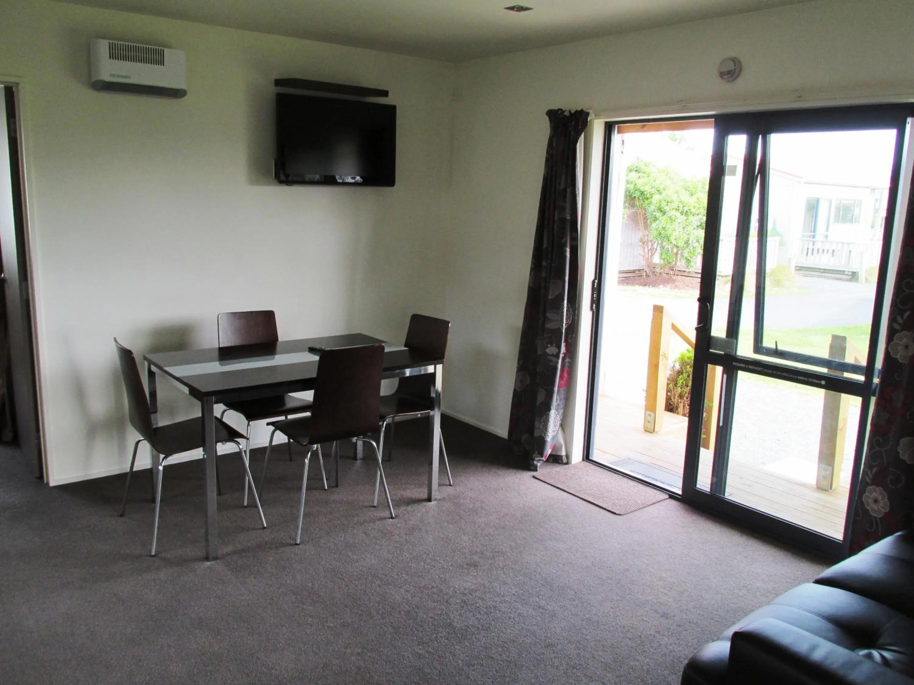 Communal lounge/ TV room in Dunedin Holiday Park