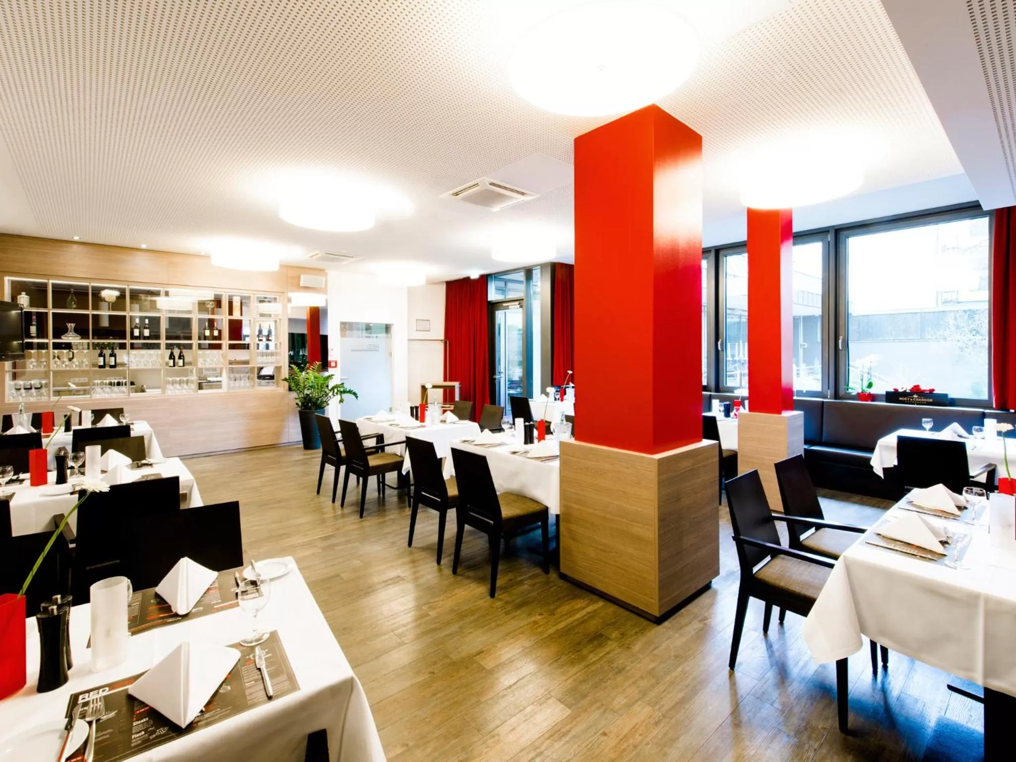 Restaurant/places to eat in DORMERO Hotel Hannover