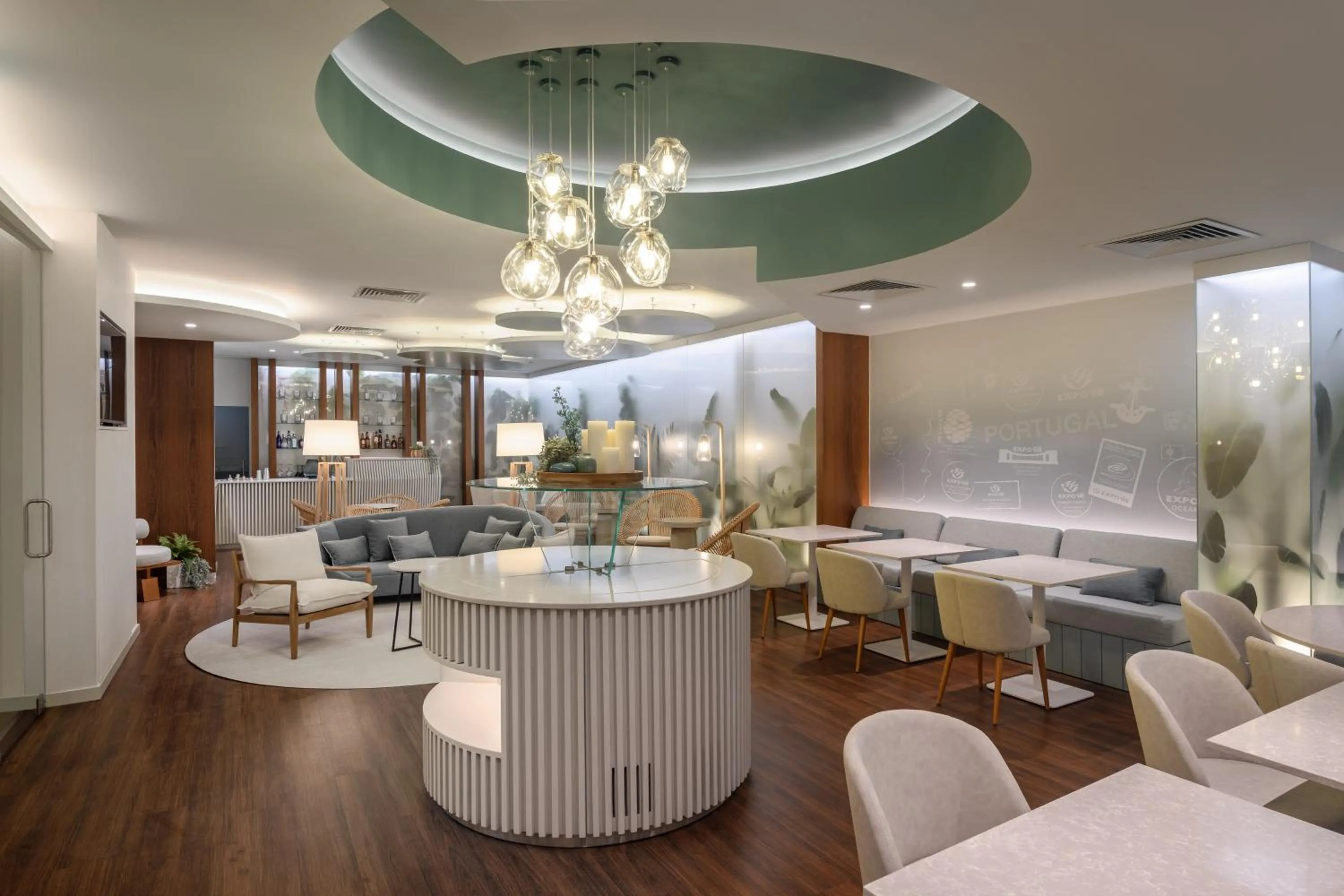 Living room in Melia Lisboa Oriente Hotel