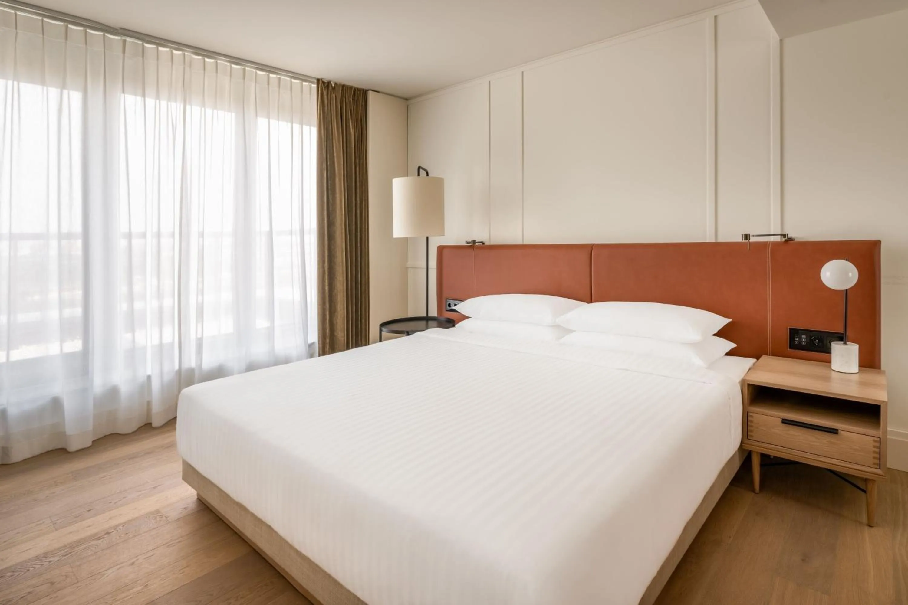 Bed in Munich Marriott Hotel City West