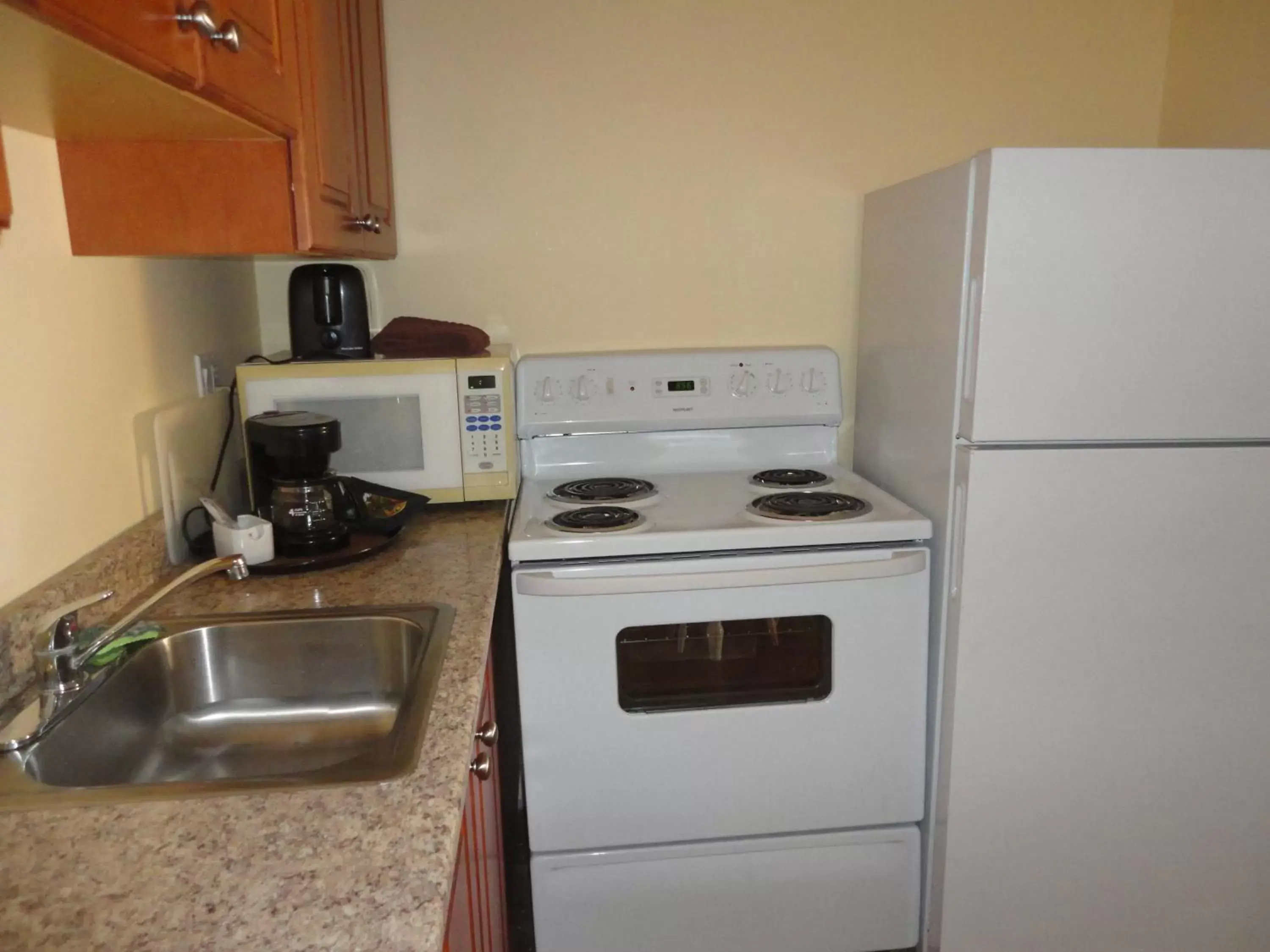 One-Bedroom Suite in Sahara Courtyard Inn Penticton One-Bedroom Suite in Sahara Courtyard Inn Penticton