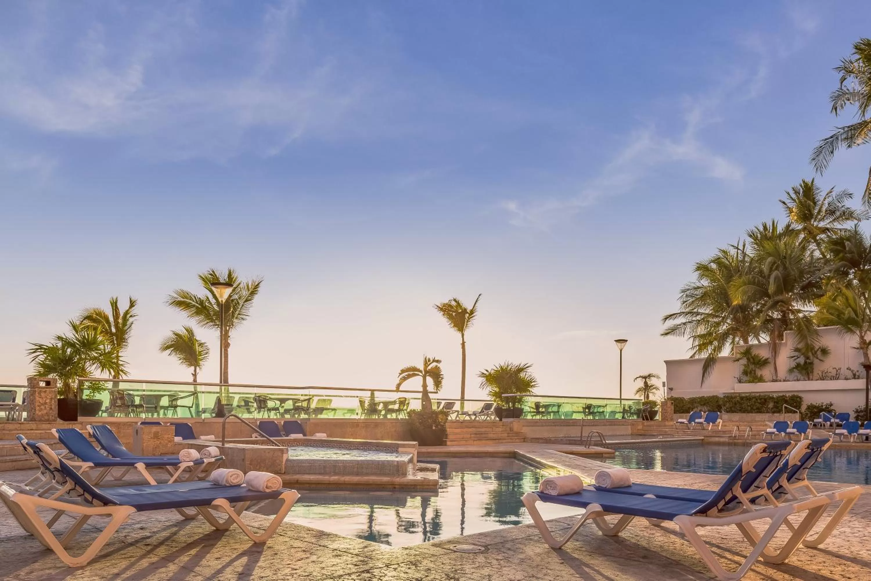 Swimming pool in Copacabana Beach Hotel Acapulco