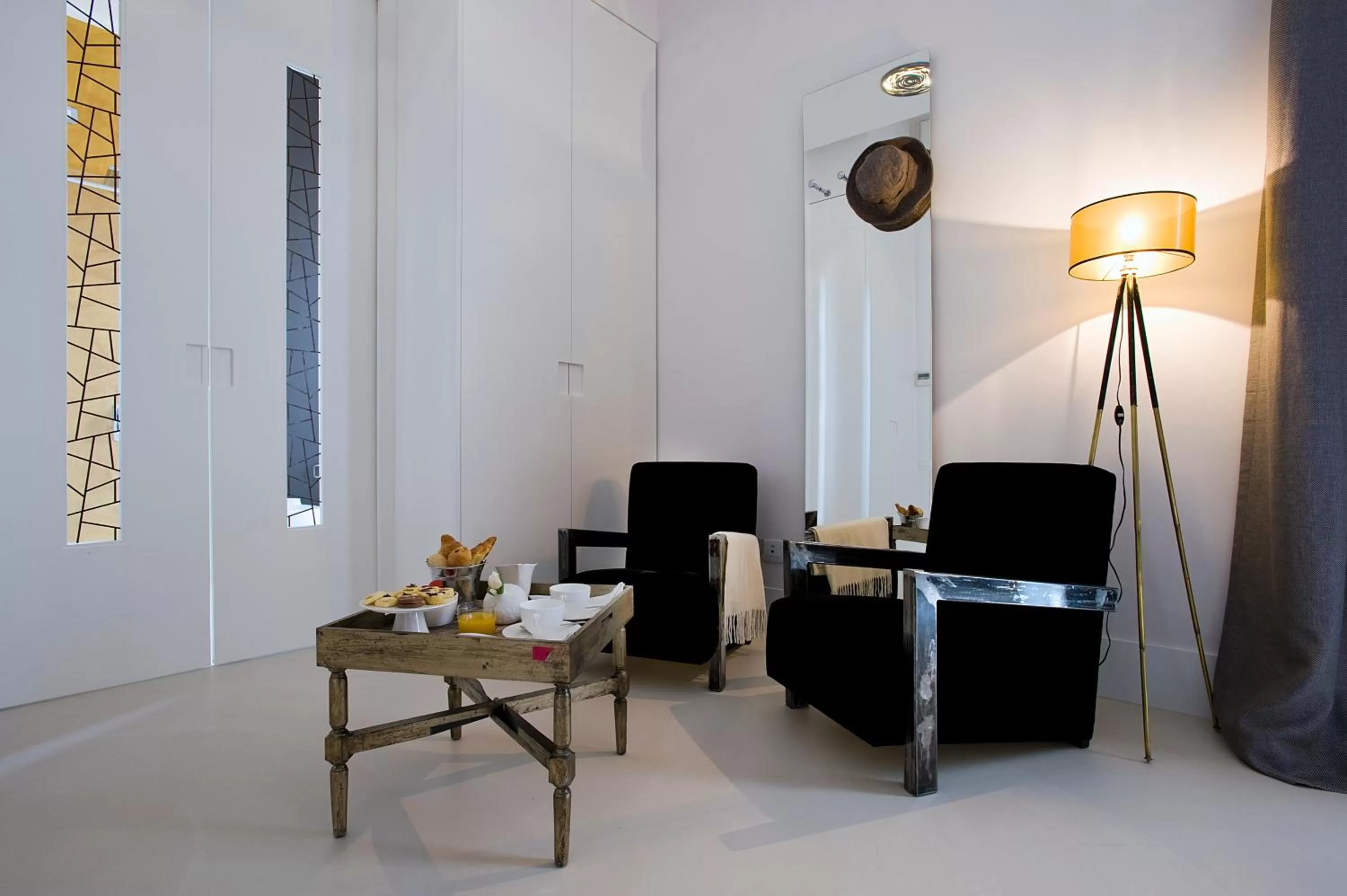 Seating area in Piazza di Spagna 9