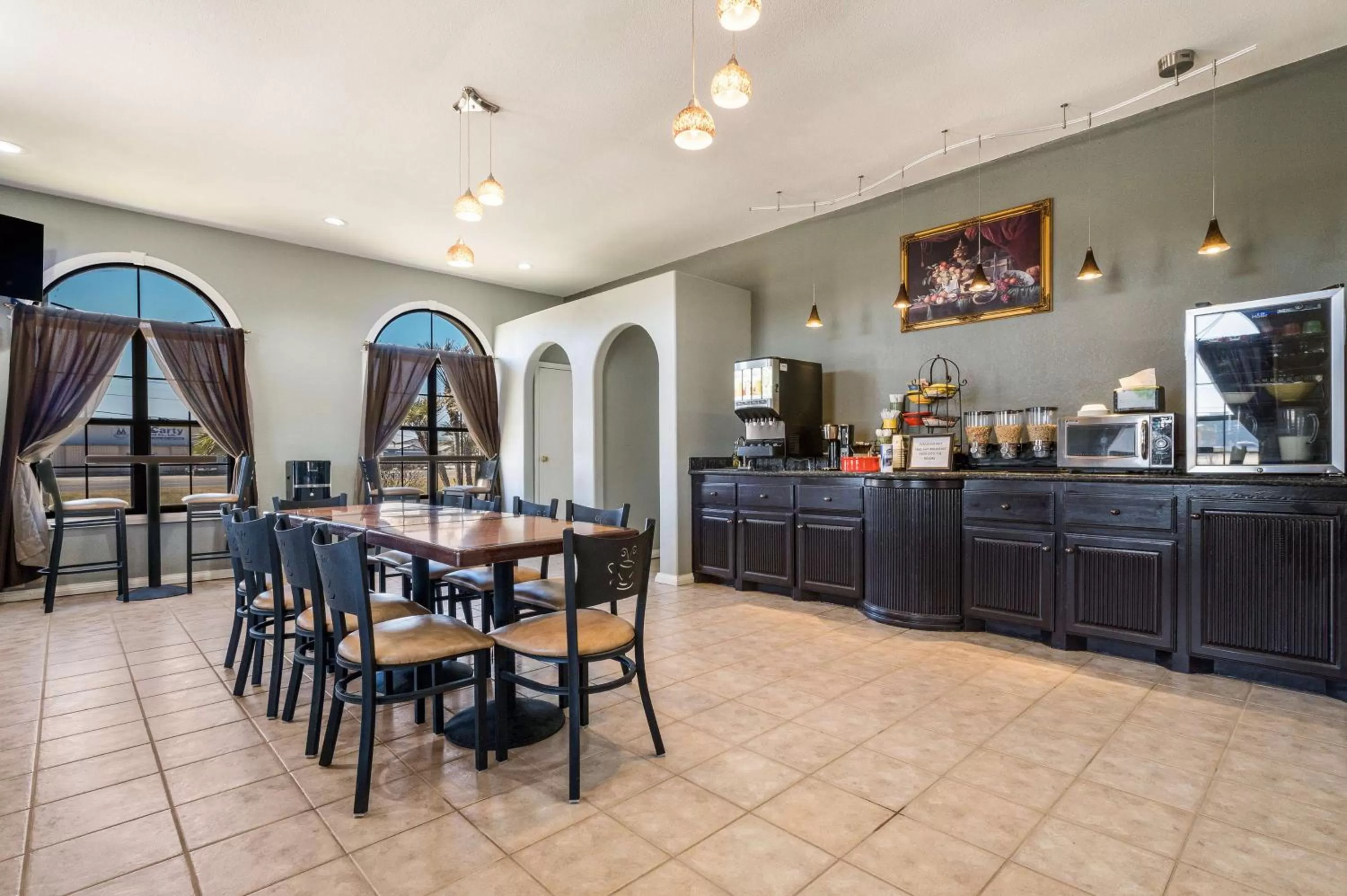 Restaurant/places to eat in SureStay Hotel by Best Western Alice