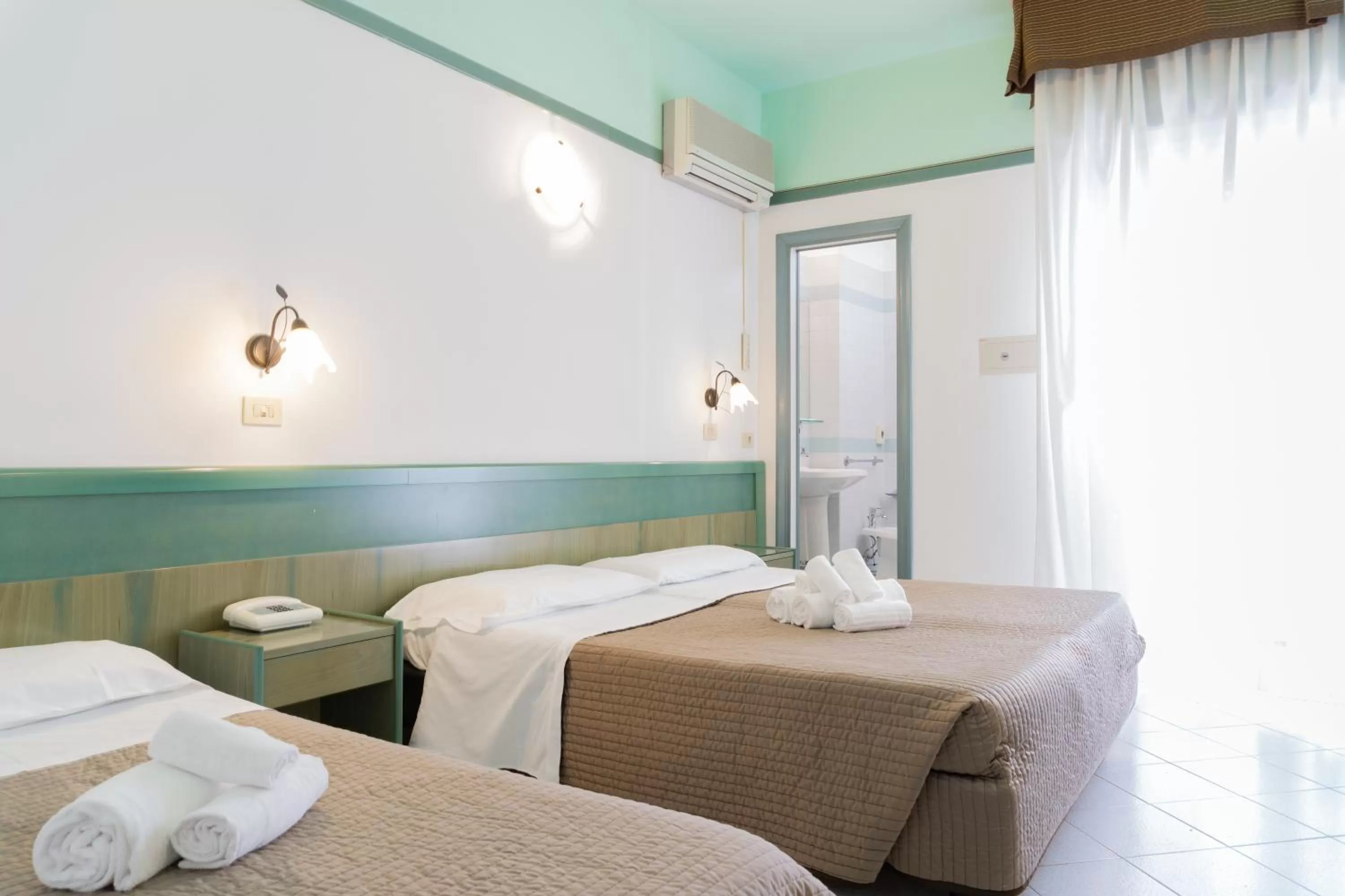 Photo of the whole room, Bed in Esedra Hotel