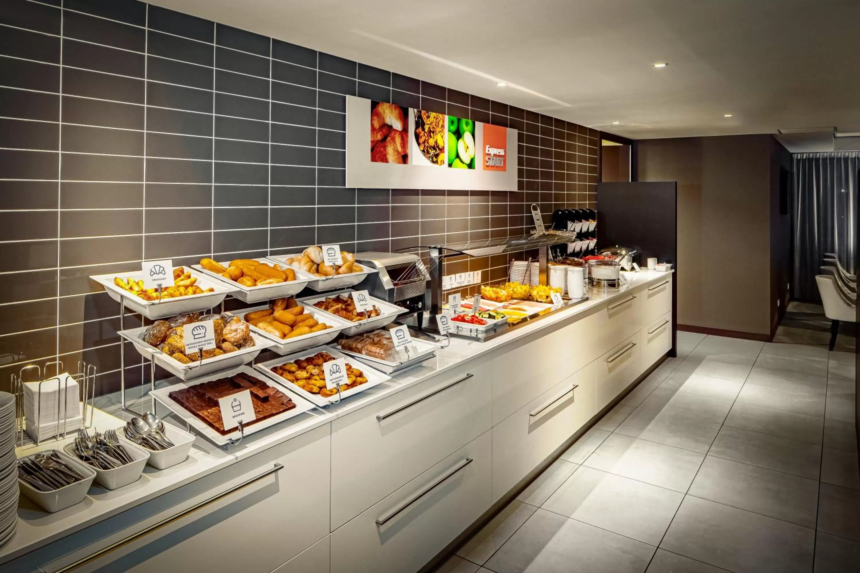 Restaurant/places to eat in Holiday Inn Express The Hague - Parliament by IHG