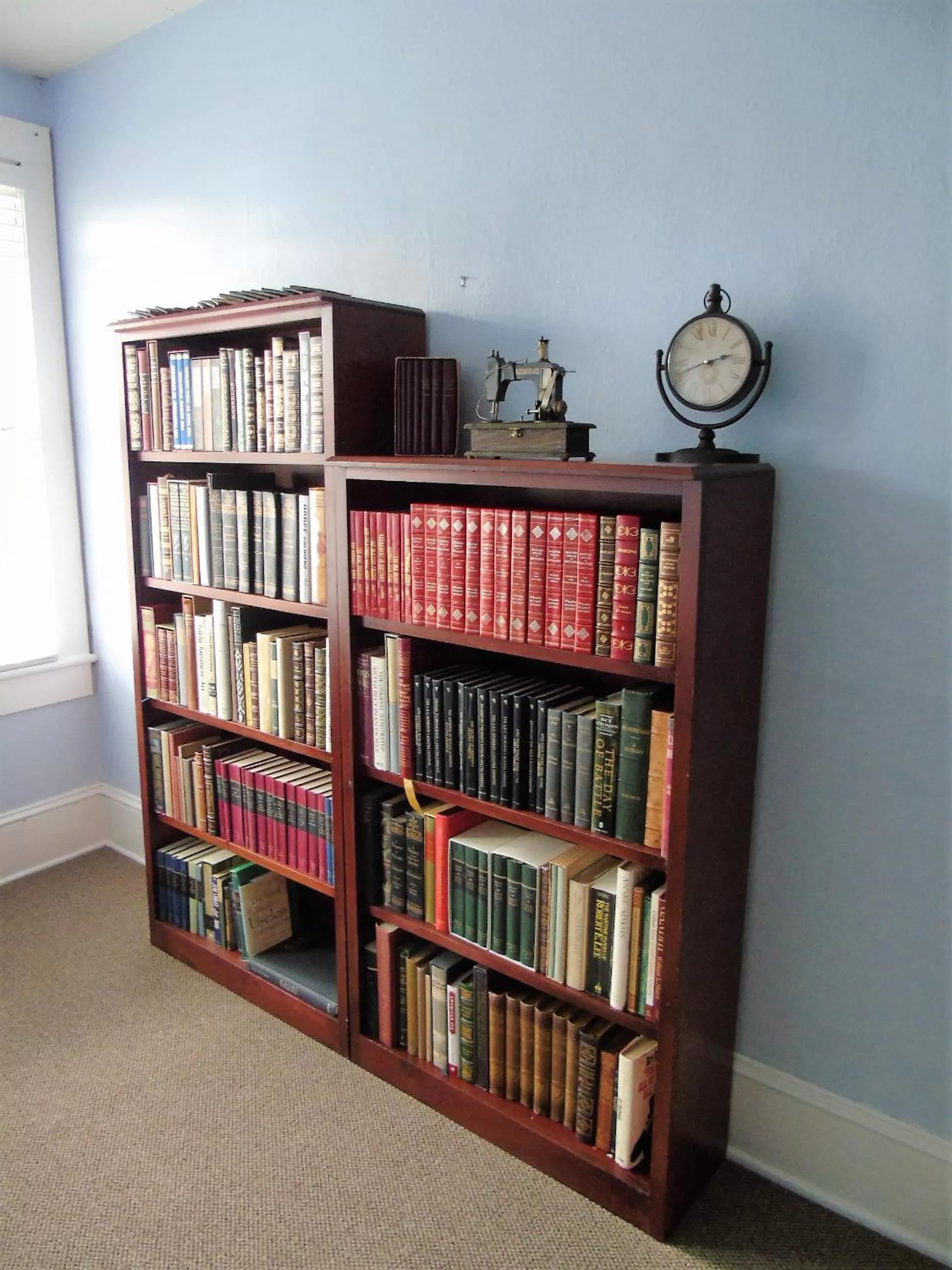 Library in The Charleston Inn Hendersonville NC
