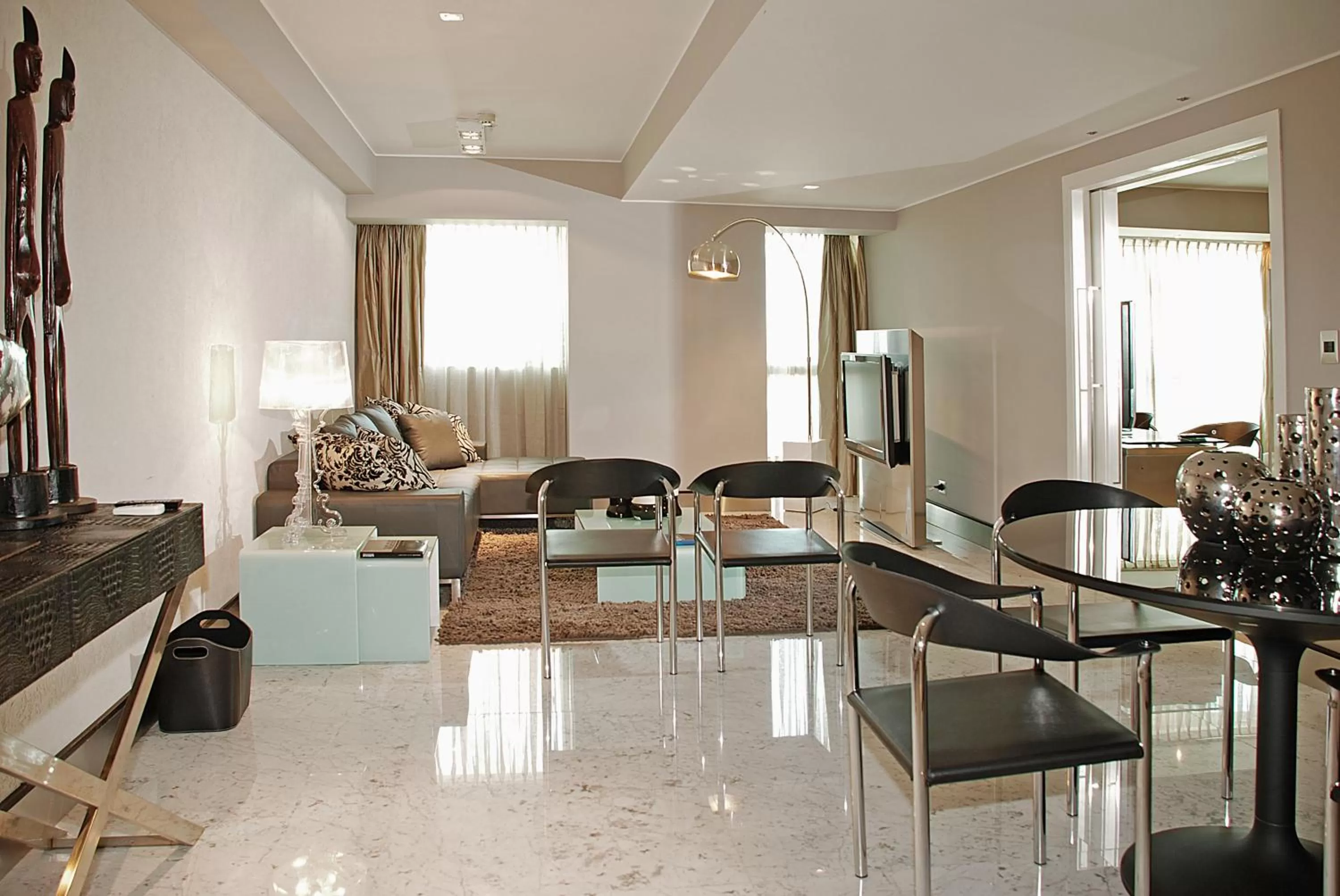 Living room in Orfeo Suites Cordoba