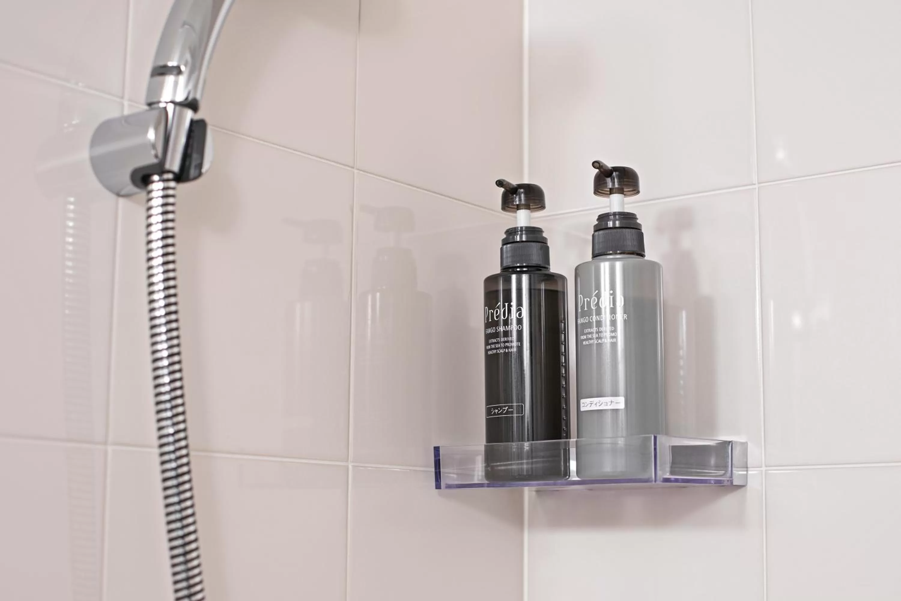 Shower in Hotel Ninja Black