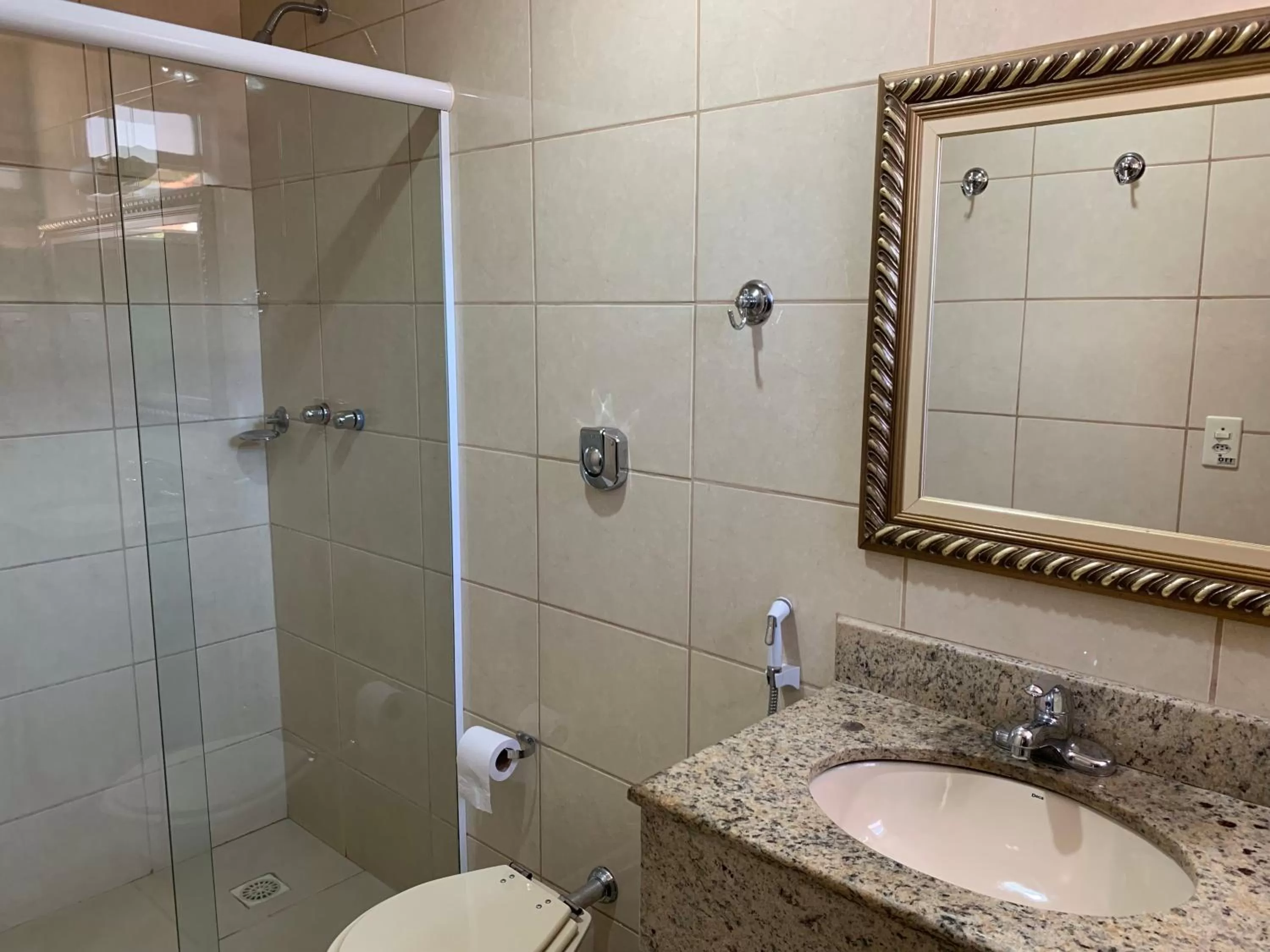 Shower, Bathroom in Hotel La Ponsa Itatiaia