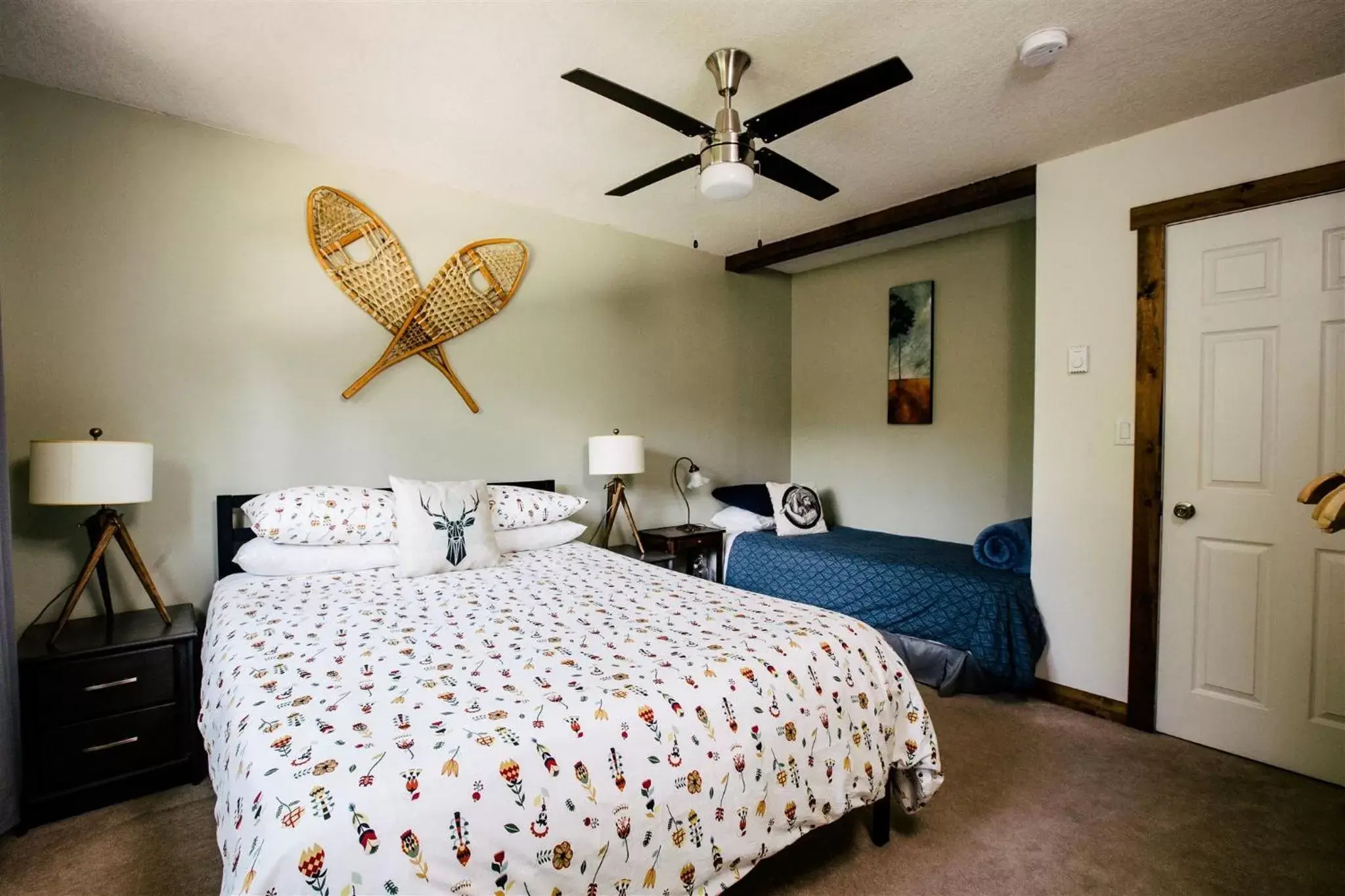 Deluxe Queen Room in Alpenrose Revelstoke Bed & Breakfast Deluxe Queen Room in Alpenrose Revelstoke Bed & Breakfast