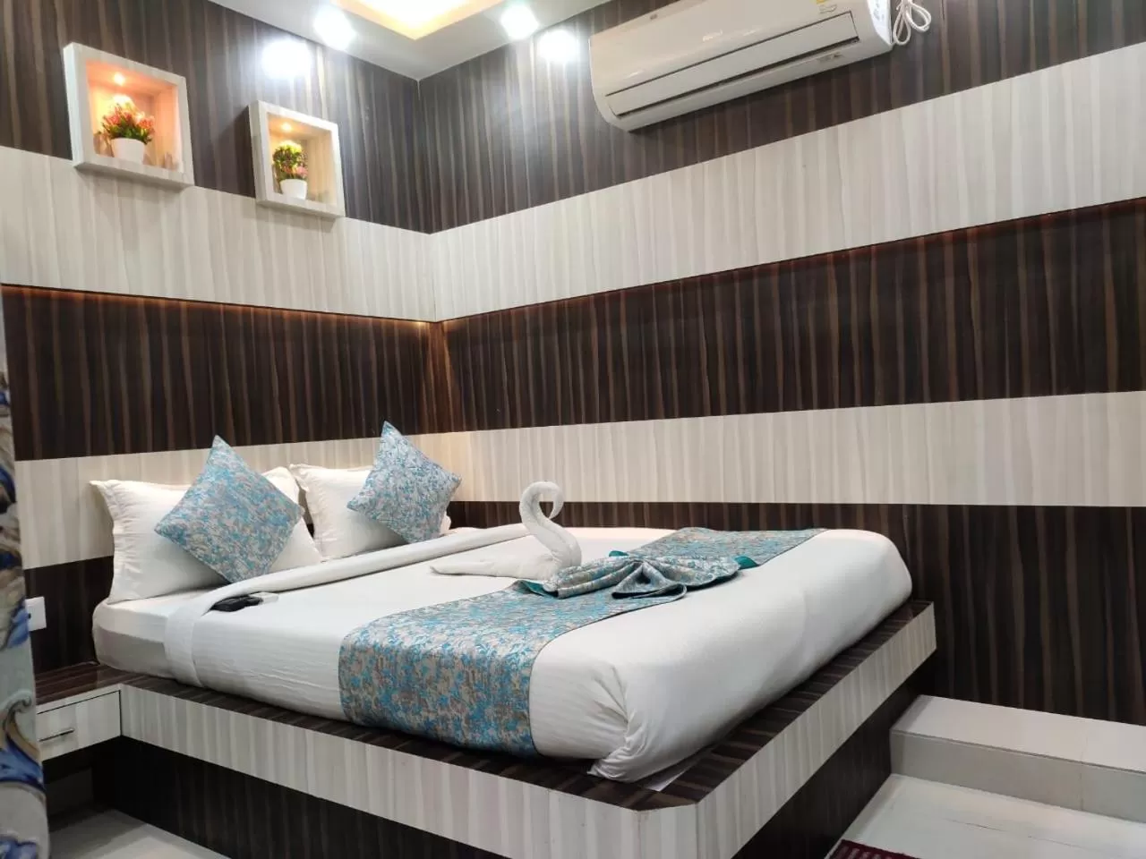 Bed in HOTEL CENTRAL SQUARE "A Couple Friendly Hotel"