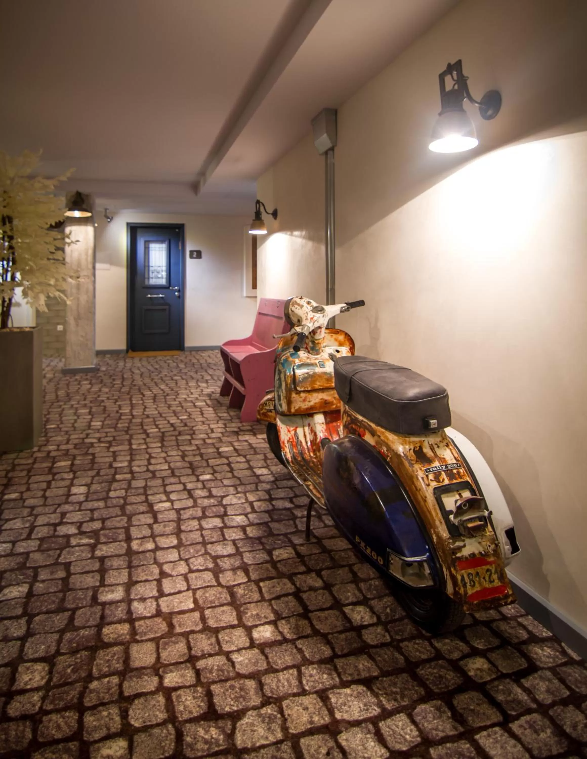 Decorative detail in Embassy Hotel Tel Aviv