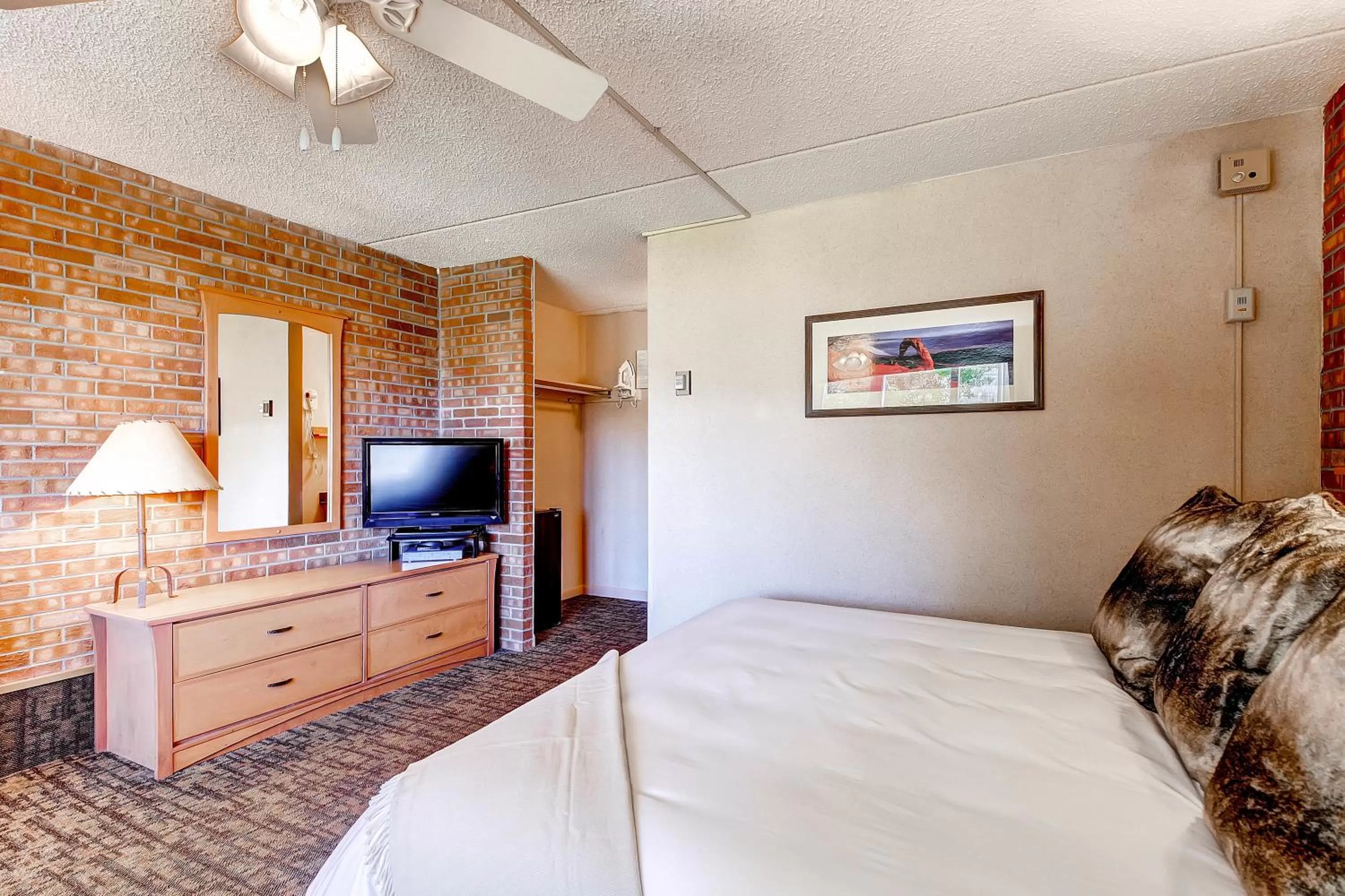 Bed in Mountain Chalet Snowmass