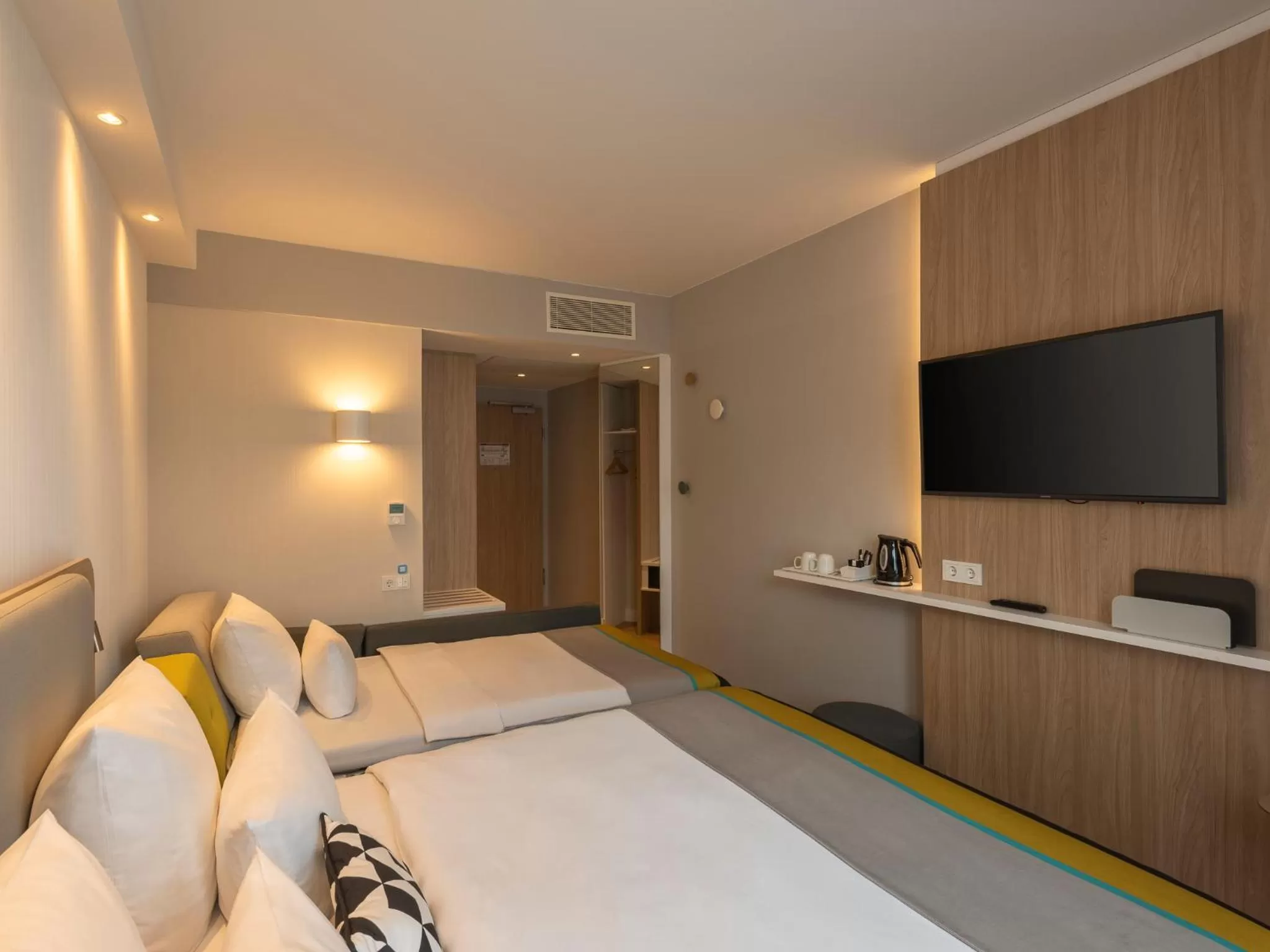Bed in Holiday Inn Express Munich - City East by IHG