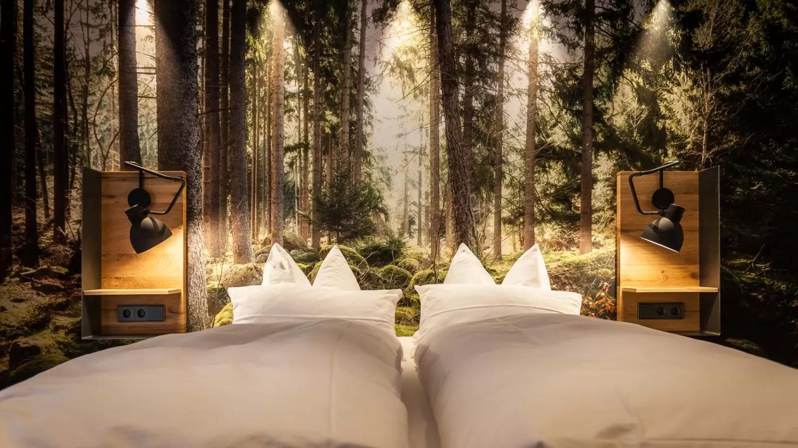 Photo of the whole room, Bed in Bollenhuthotel Kirnbacher Hof