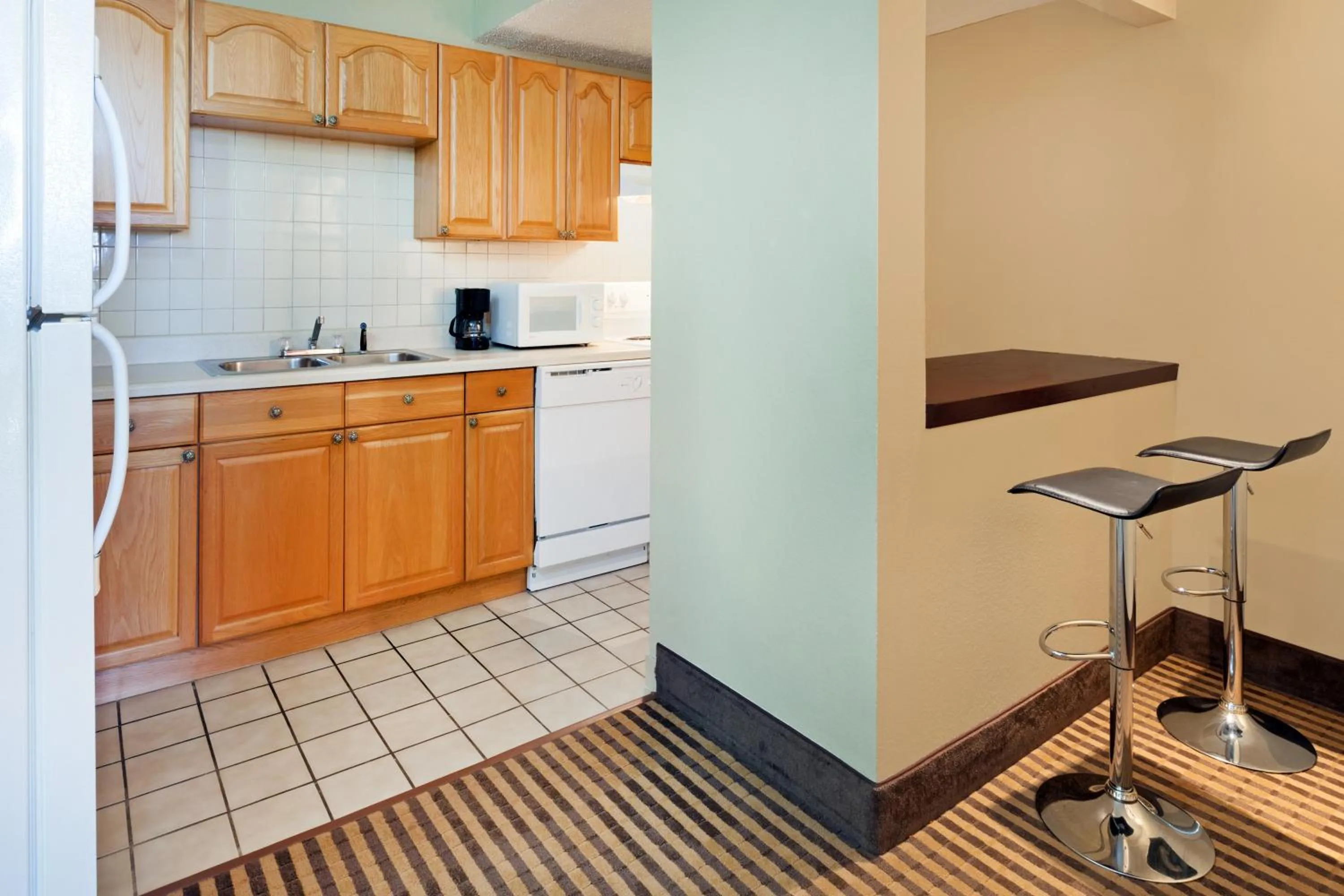 On site in Howard Johnson by Wyndham Arlington Ballpark / Six Flags