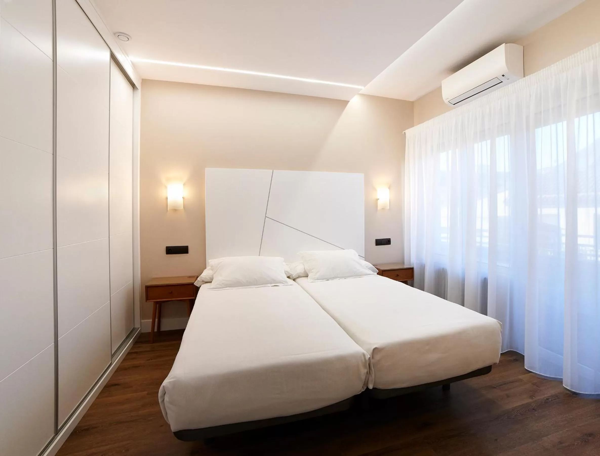 Photo of the whole room, Bed in Zenit Dos Infantas