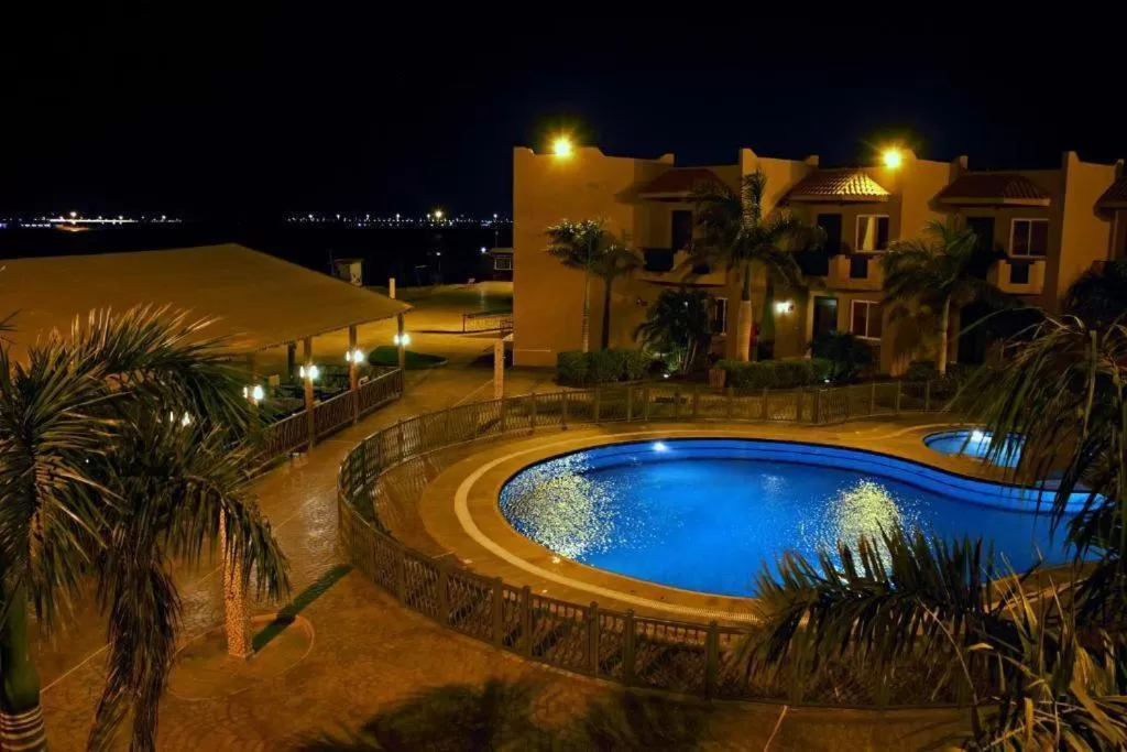 Property building, Swimming Pool in منتجع الاحلام ينبع & Alahlam Resort Yanbu