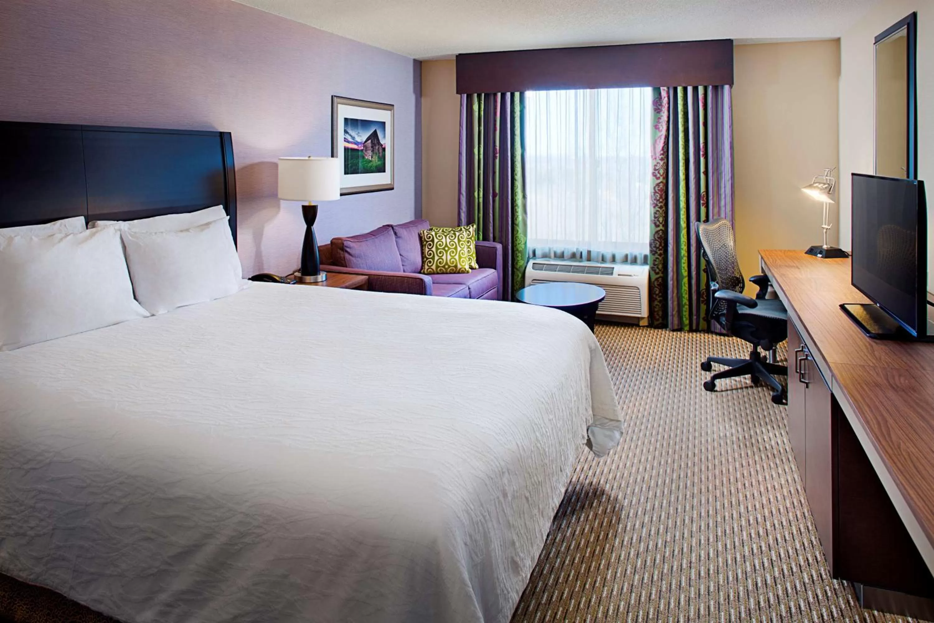 Bed in Hilton Garden Inn Hartford North-Bradley International Airport