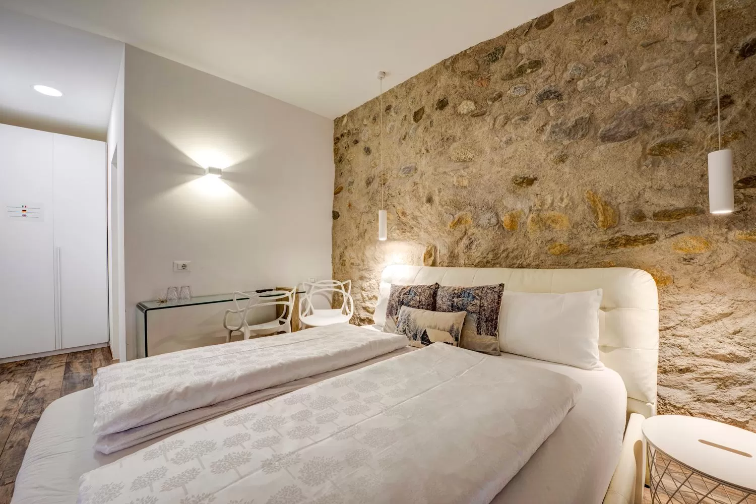 Photo of the whole room, Bed in Taste Living