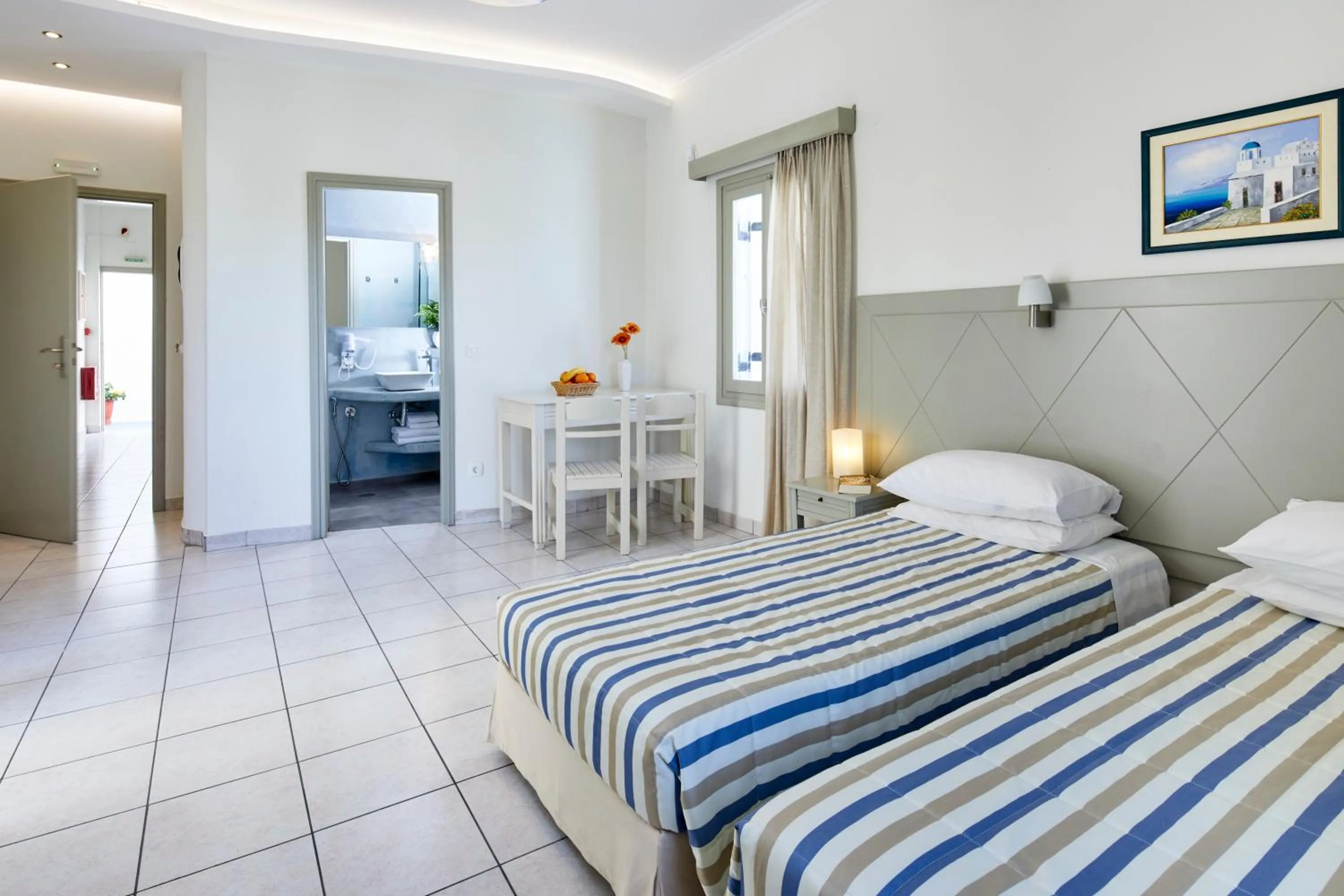 Time of day, Bed in Nissos Thira