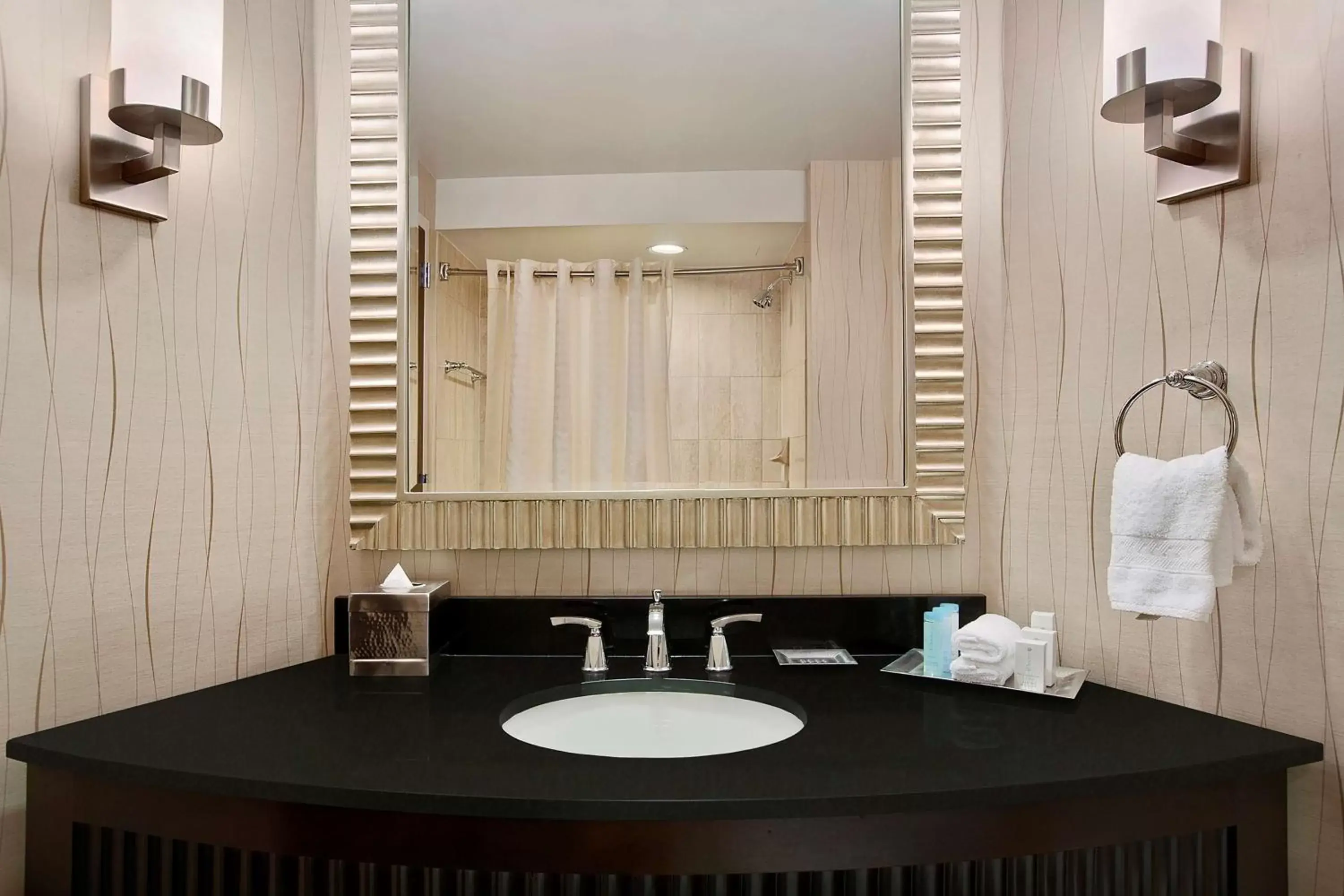 Corner King Room in Hilton Rosemont Chicago O'Hare Corner King Room in Hilton Rosemont Chicago O'Hare