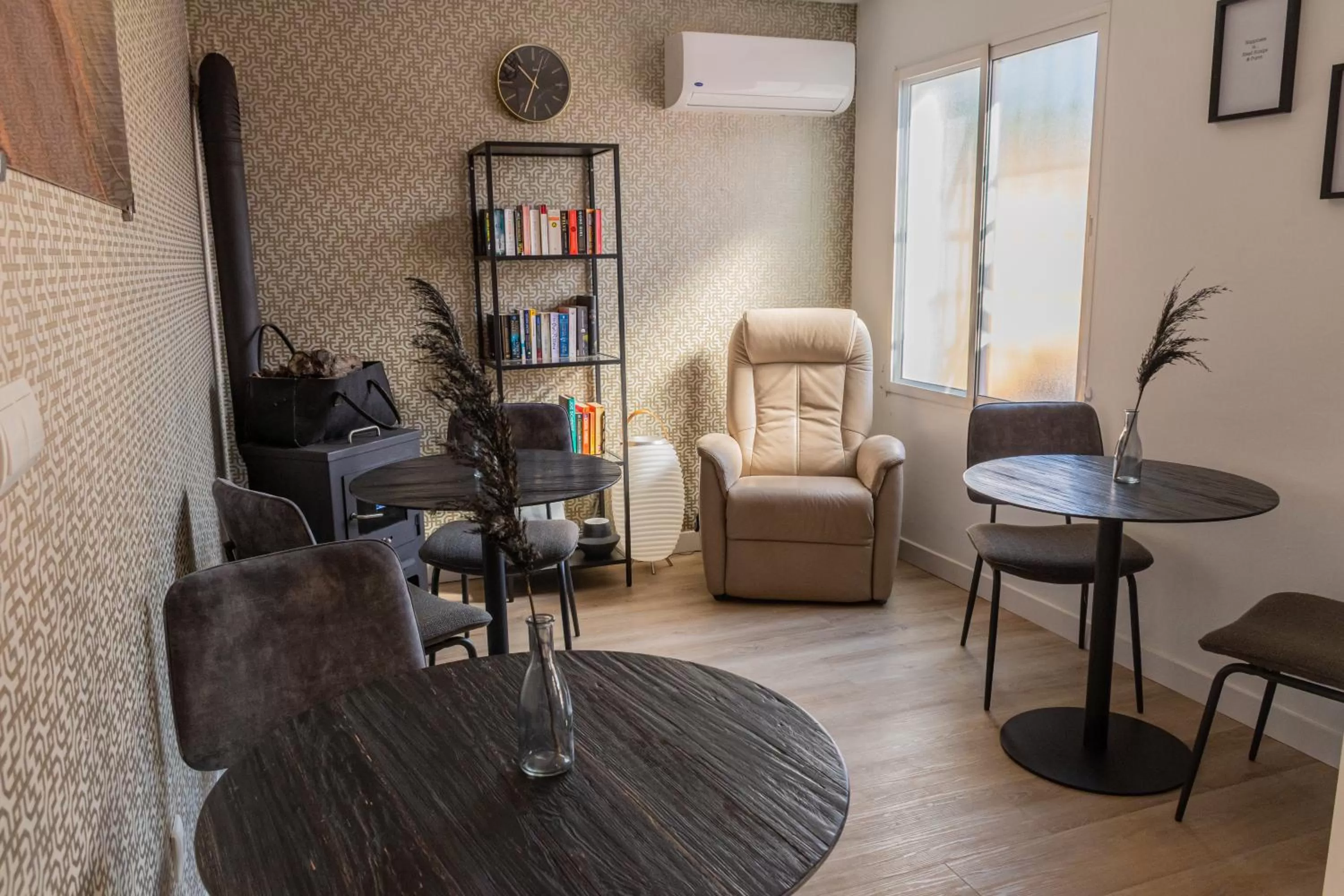 Breakfast, Seating Area in B&B Casa de Ámbar