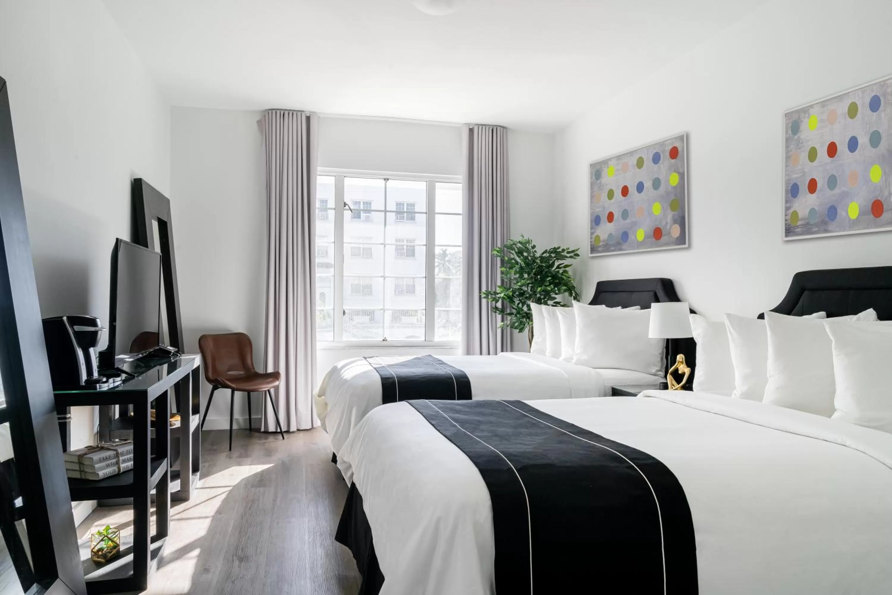 Bed in Essex House Hotel