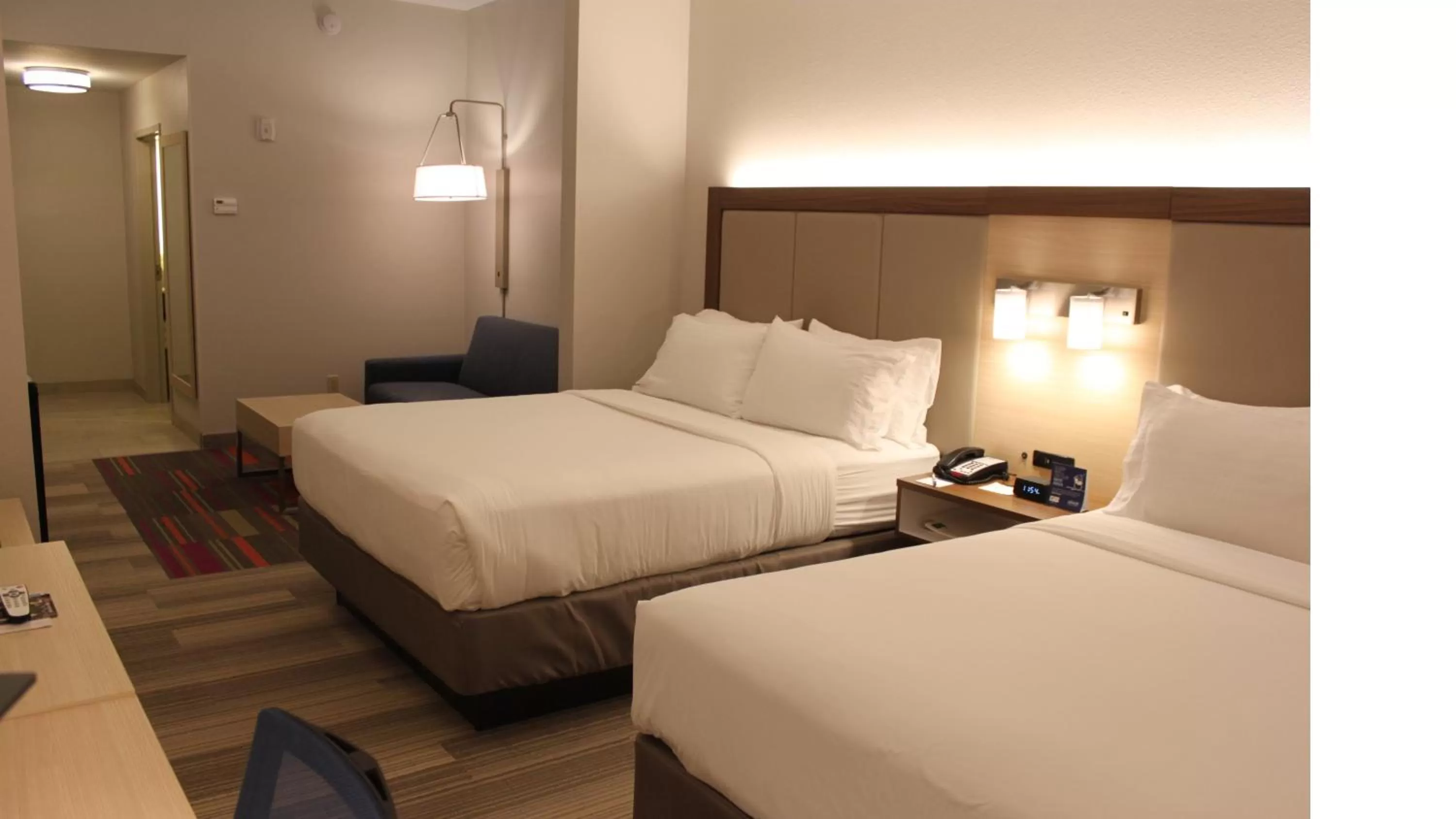 Photo of the whole room, Bed in Holiday Inn Express Orlando - South Davenport by IHG