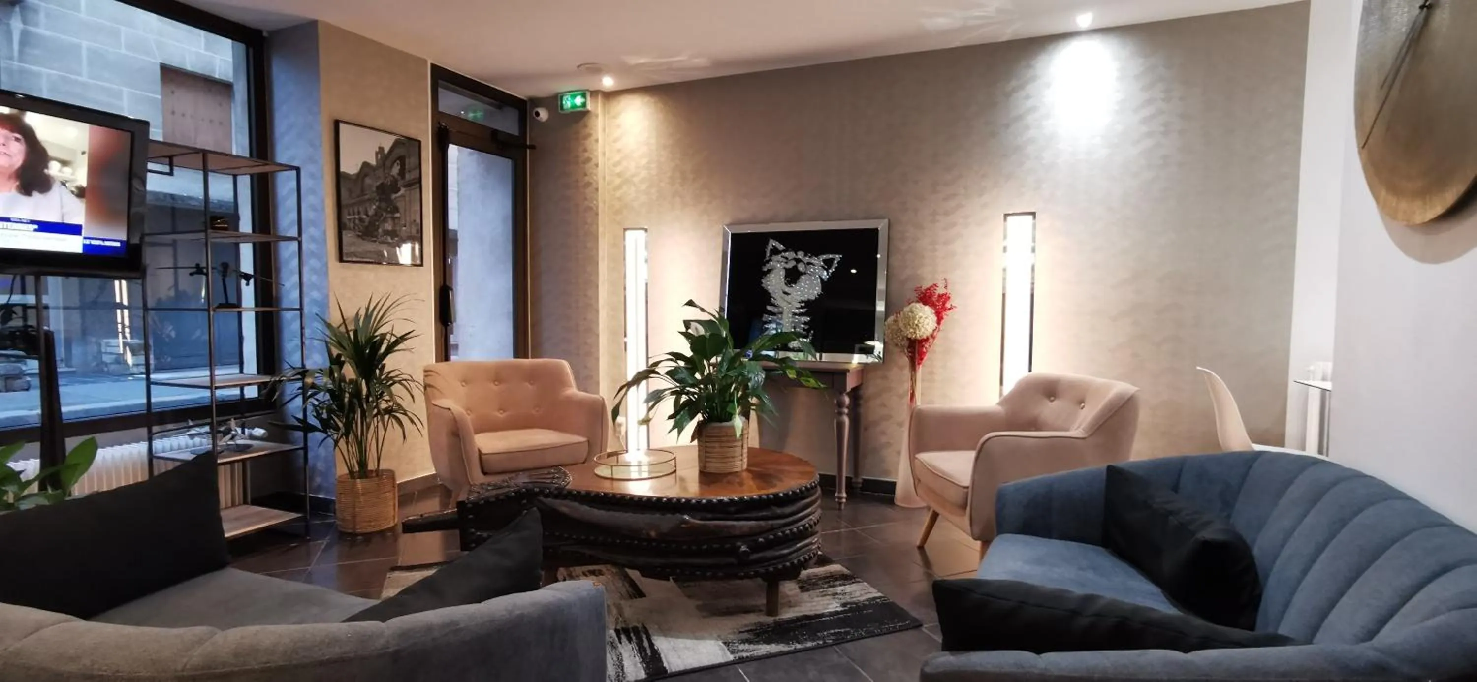 Lobby or reception in Hôtel du Maine