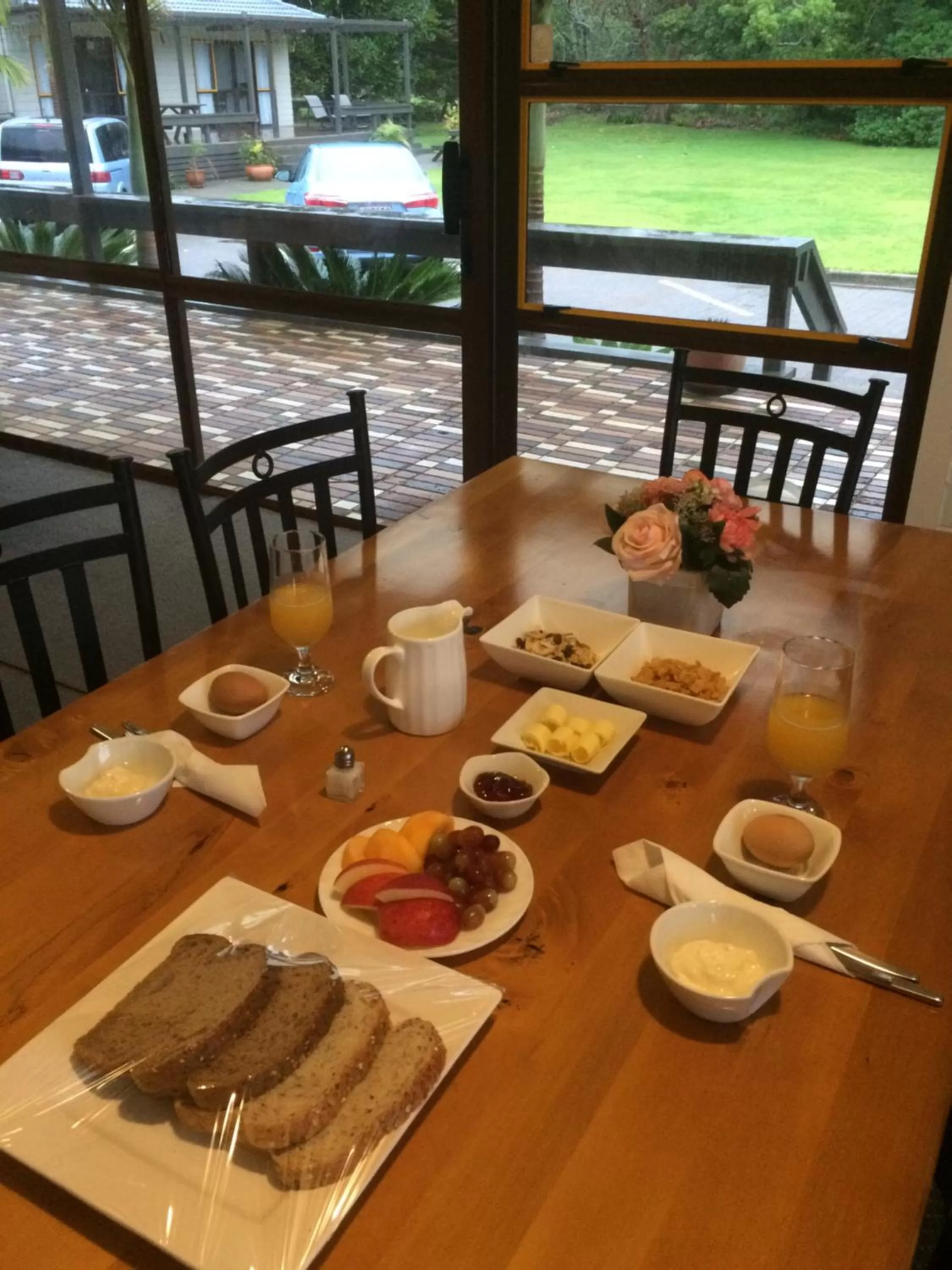 Dining area in Aotearoa Lodge