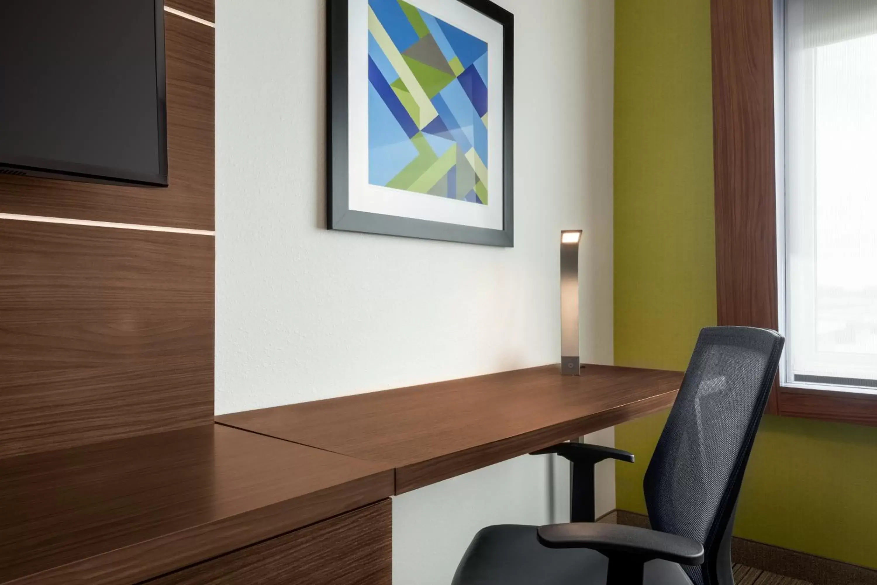 King Room - Hearing Accessible - Non-Smoking in Holiday Inn Express & Suites - West Des Moines - Jordan Creek, an IHG Hotel King Room - Hearing Accessible - Non-Smoking in Holiday Inn Express & Suites - West Des Moines - Jordan Creek, an IHG Hotel