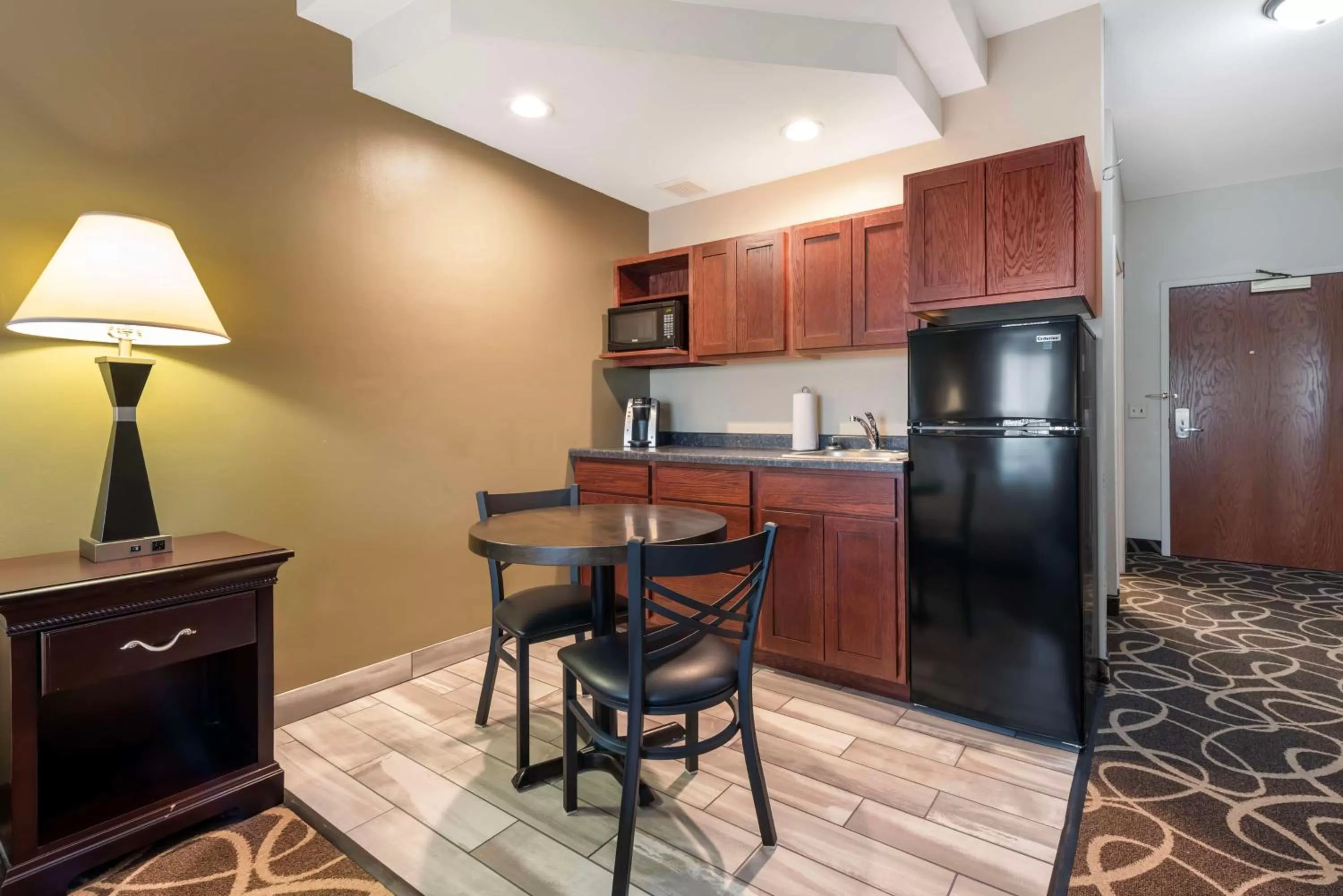 King Room with Kitchenette - Non-Smoking in Best Western Plus Eau Claire Conference Center