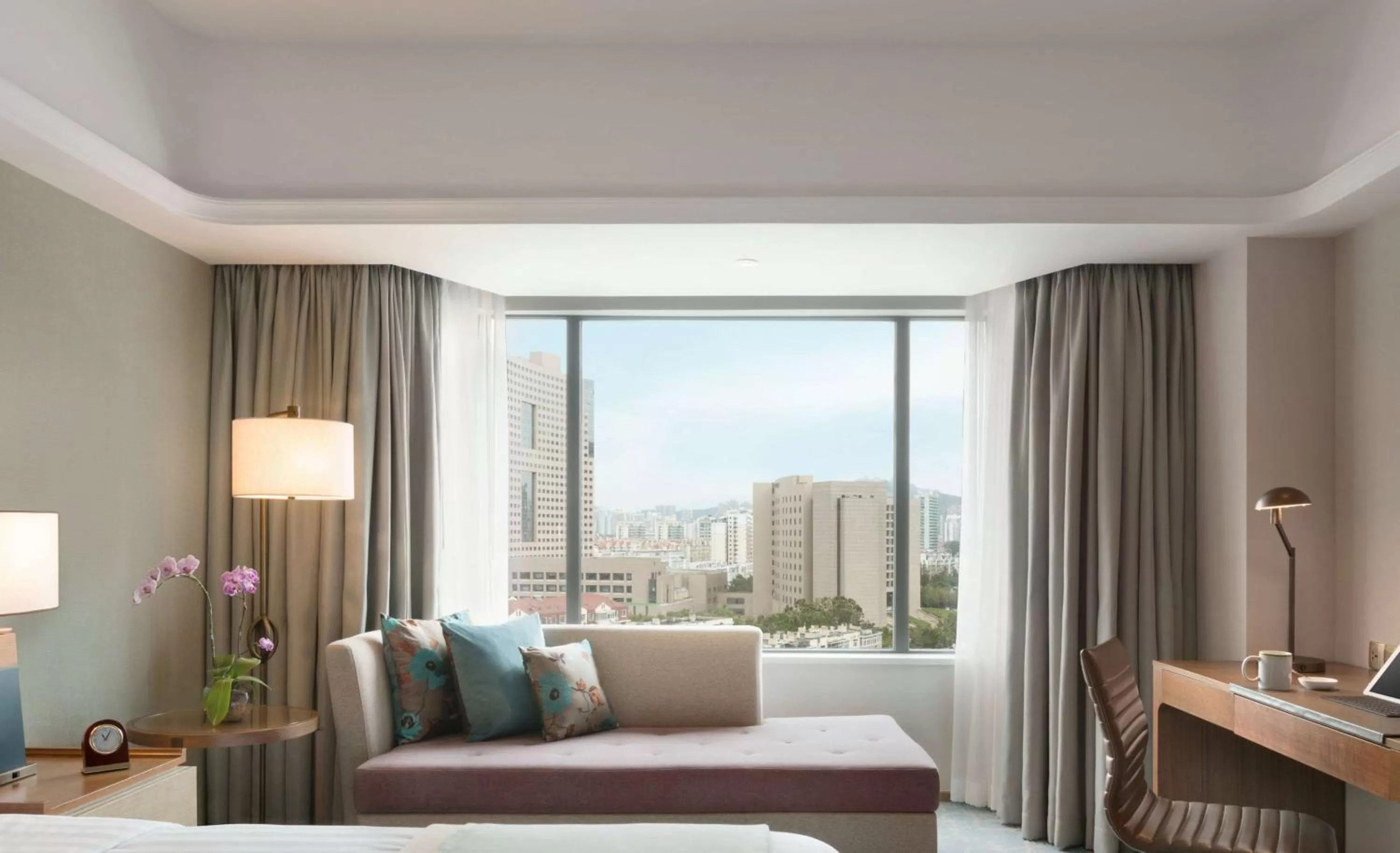 Bedroom, Bed in Shangri-La Qingdao