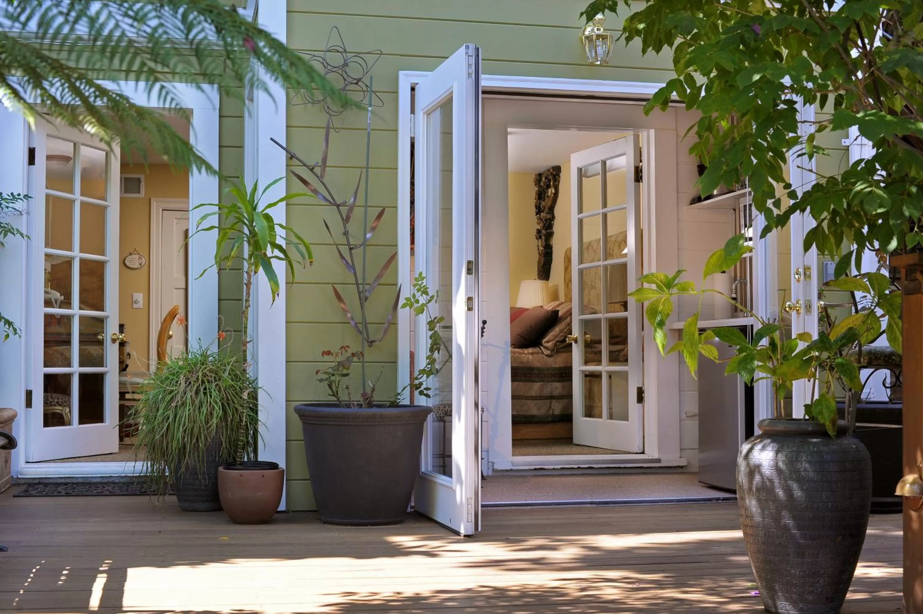 Patio in Noe's Nest Bed and Breakfast