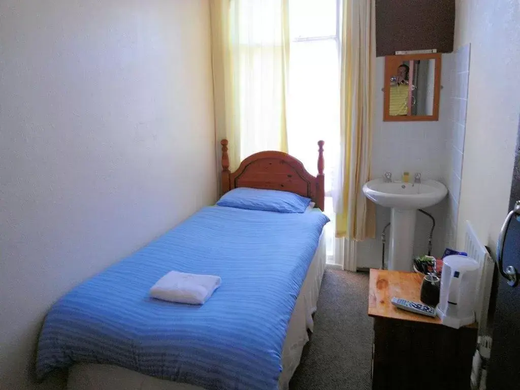 Single Room with Shared Bathroom in The Trevross Single Room with Shared Bathroom in The Trevross