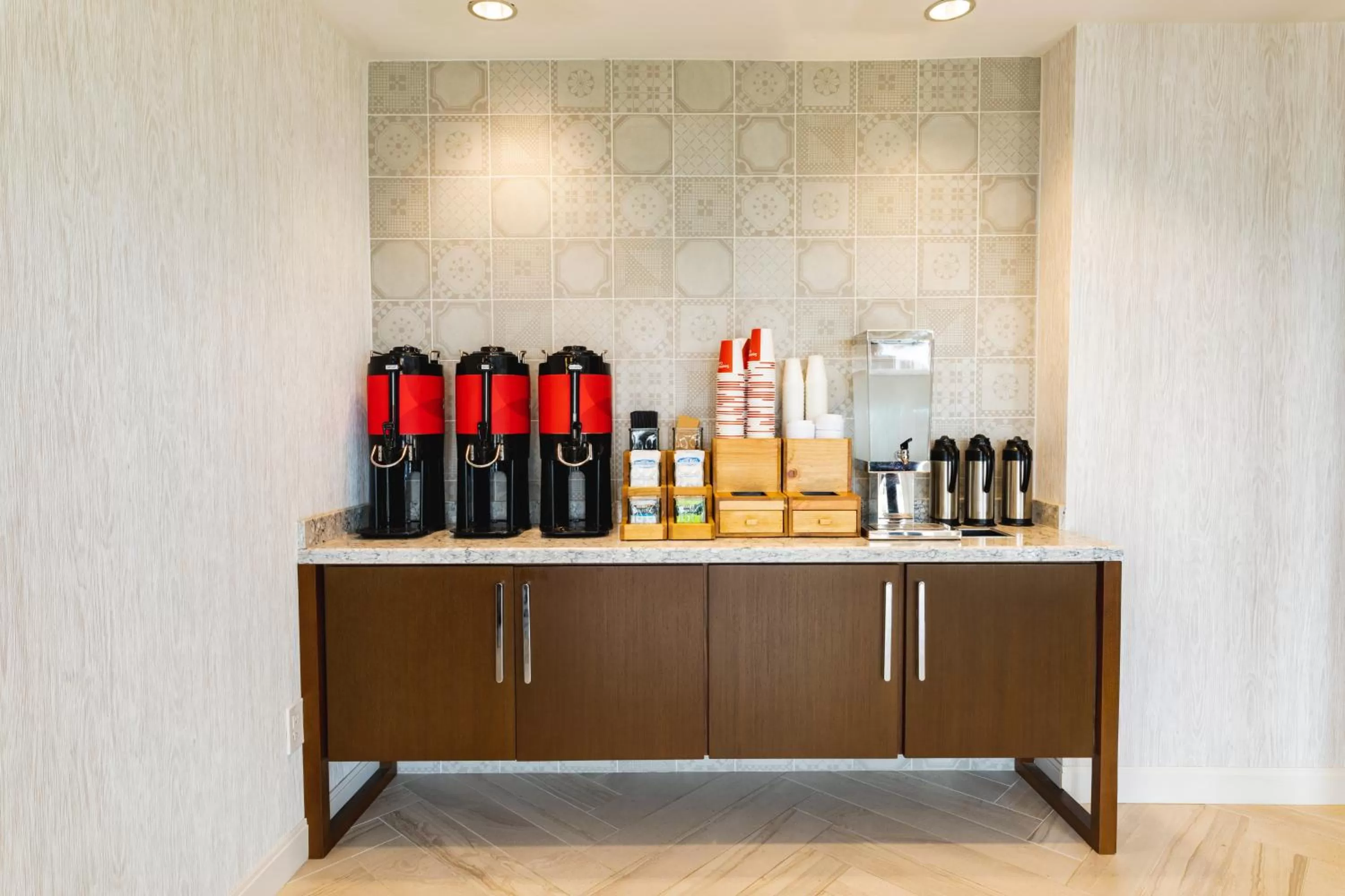 Coffee/tea facilities in SeaCrest Oceanfront Hotel