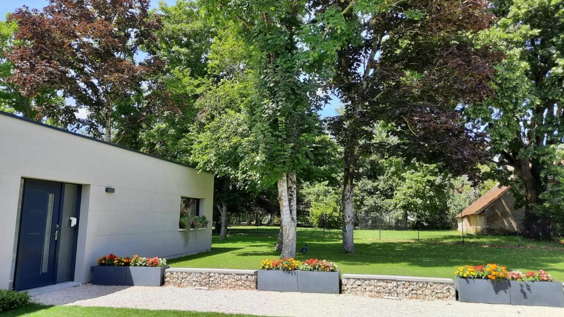 Facade/entrance in Les Gabions