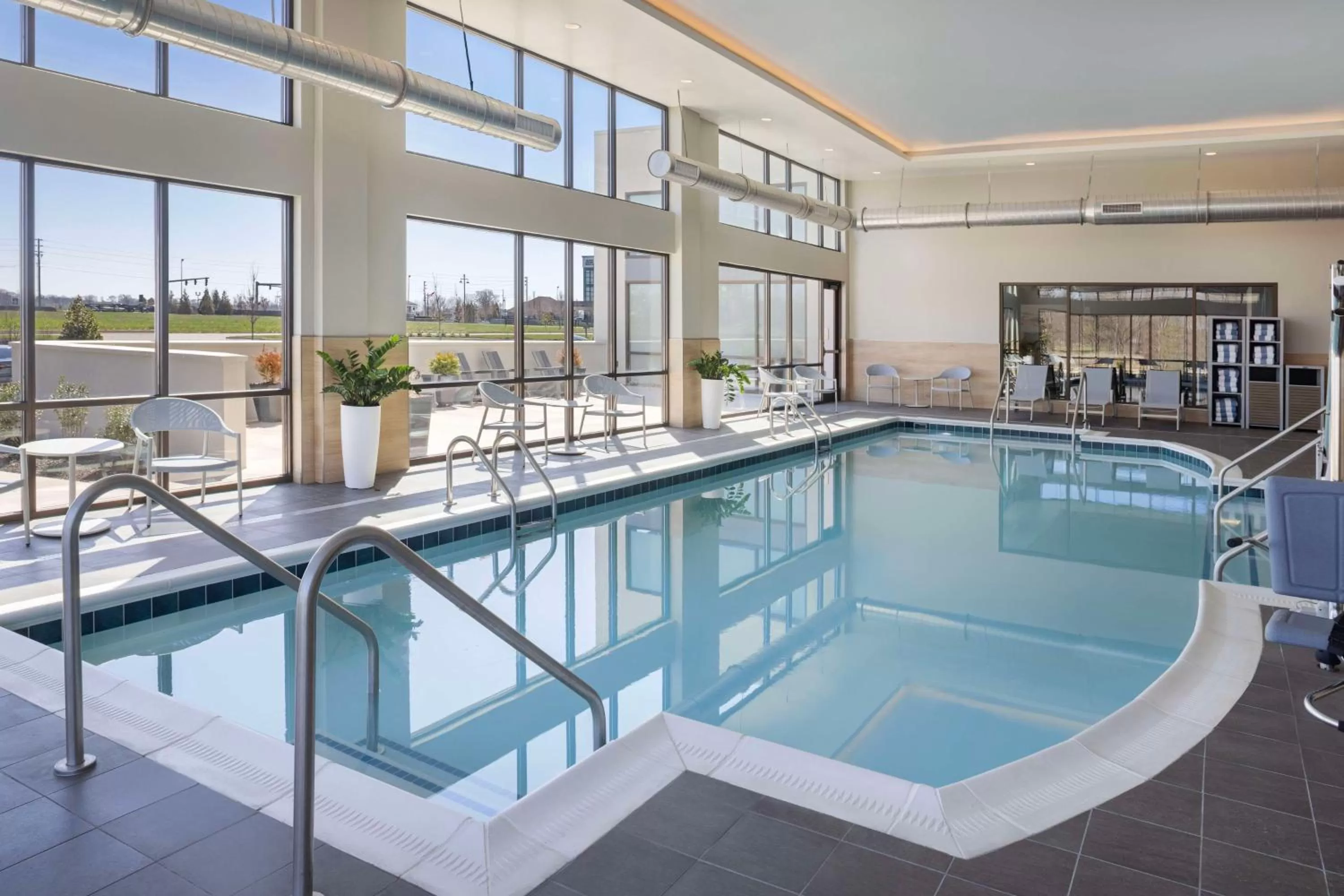 Pool view in Embassy Suites By Hilton Bowling Green