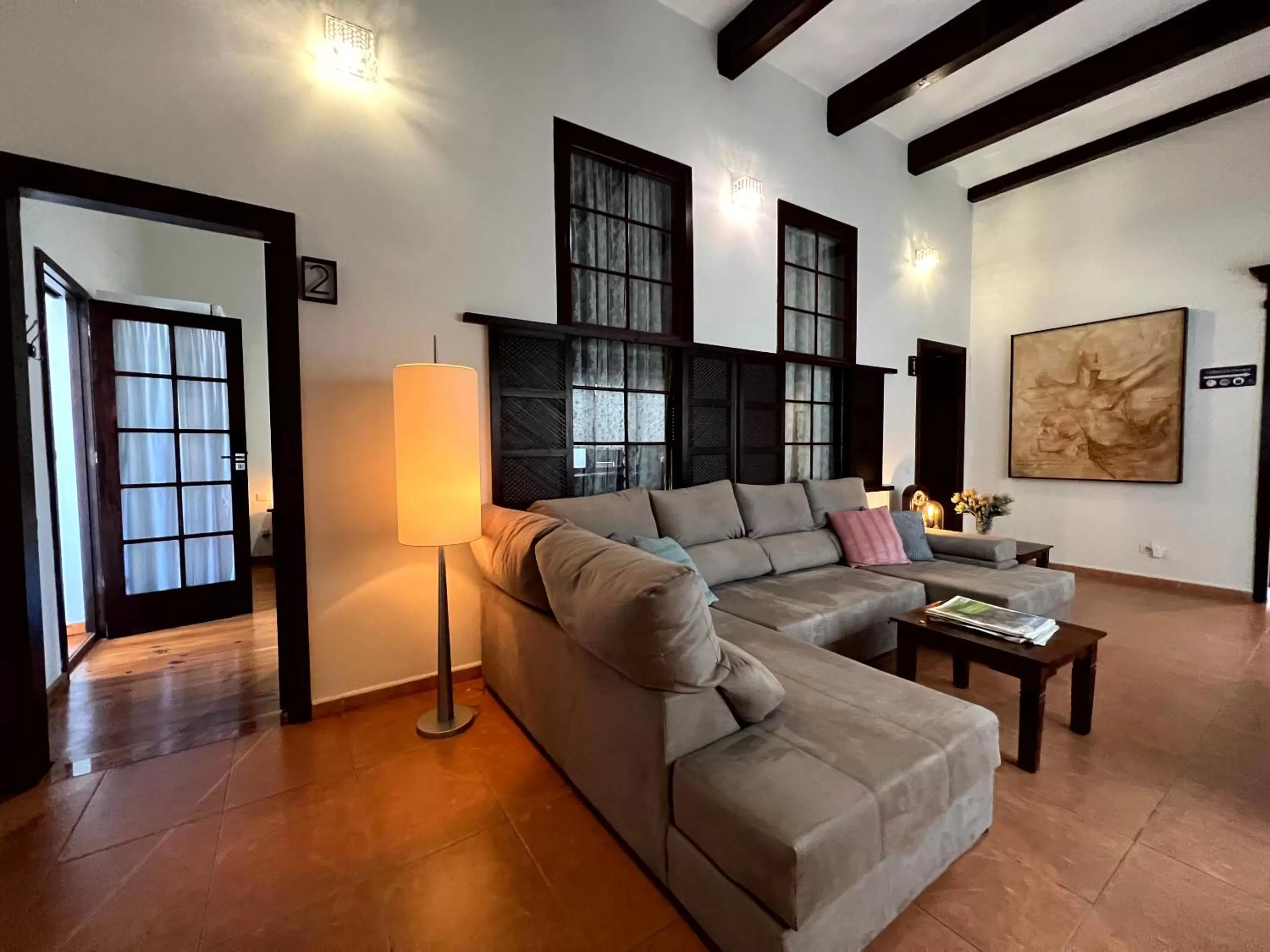 Communal lounge/ TV room in Santa Ana Suite & Rooms