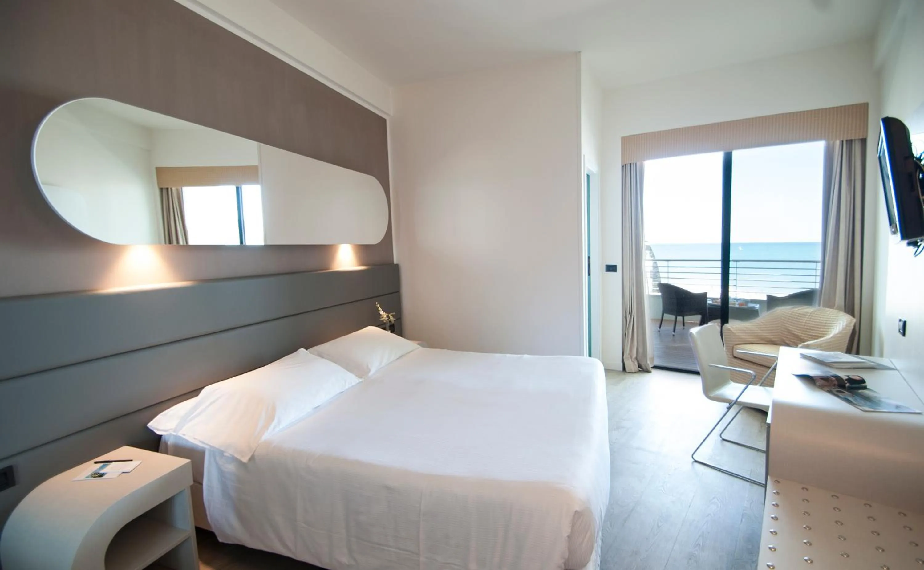 Bedroom, Bed in Hotel Le Palme - Premier Resort