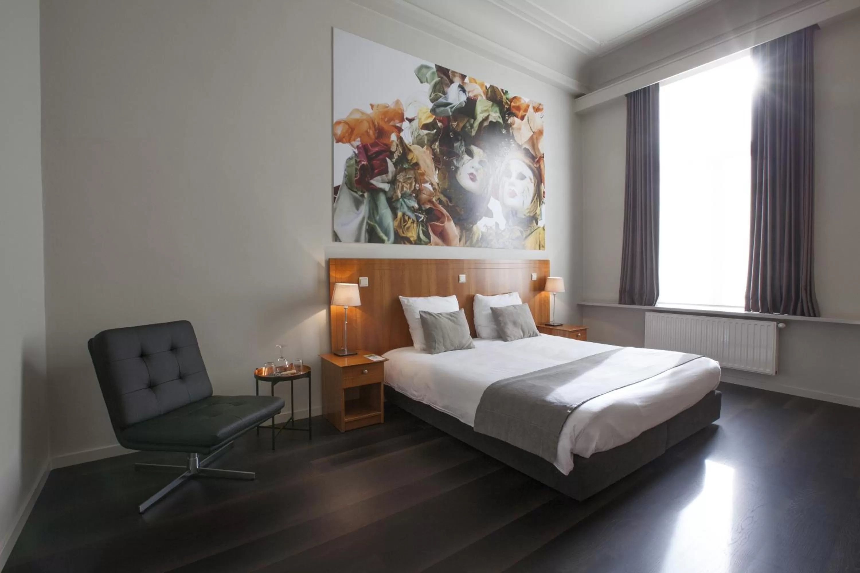 Photo of the whole room, Bed in Theater Hotel Leuven Centrum