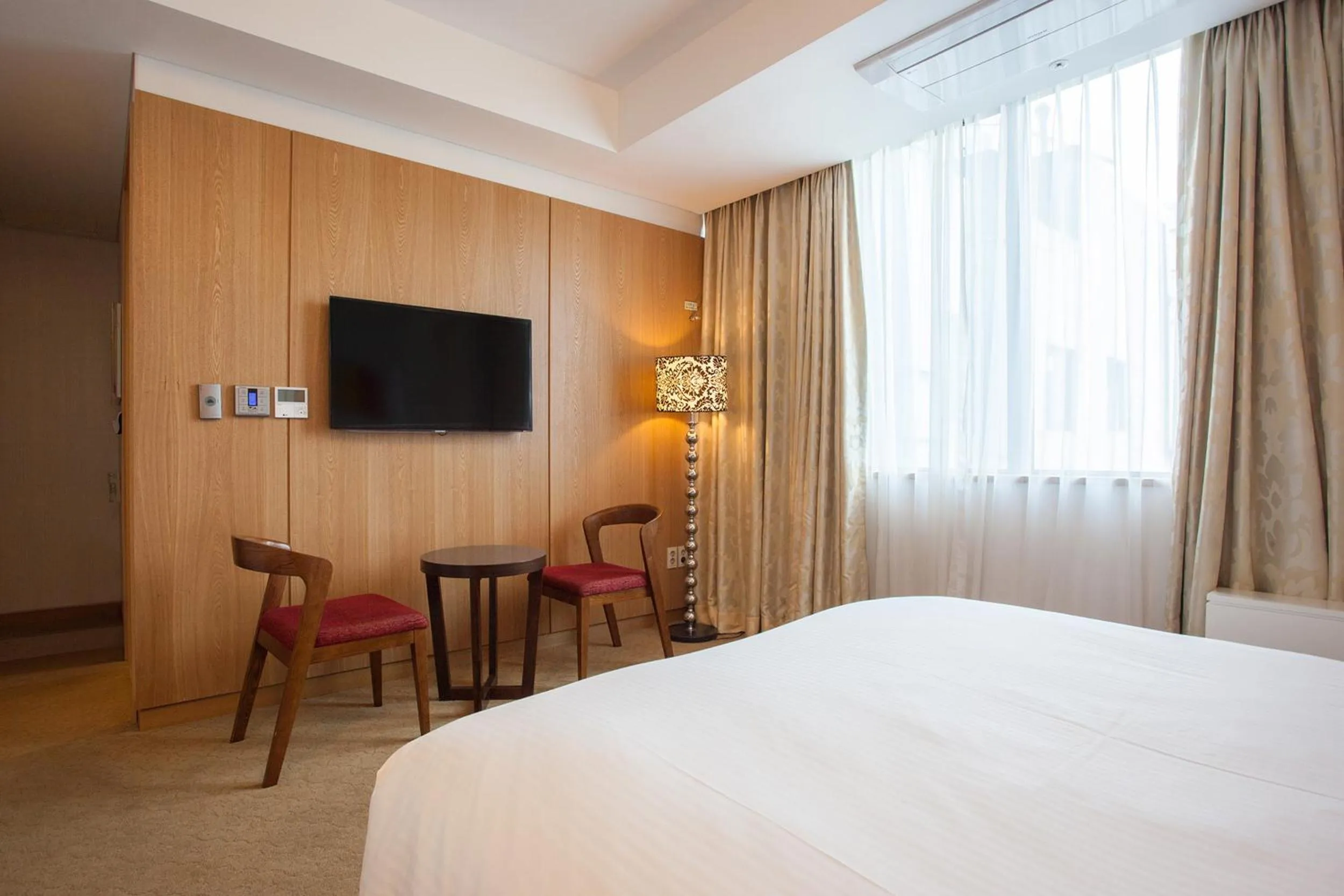 TV and multimedia, Bed in Hotel Pharos