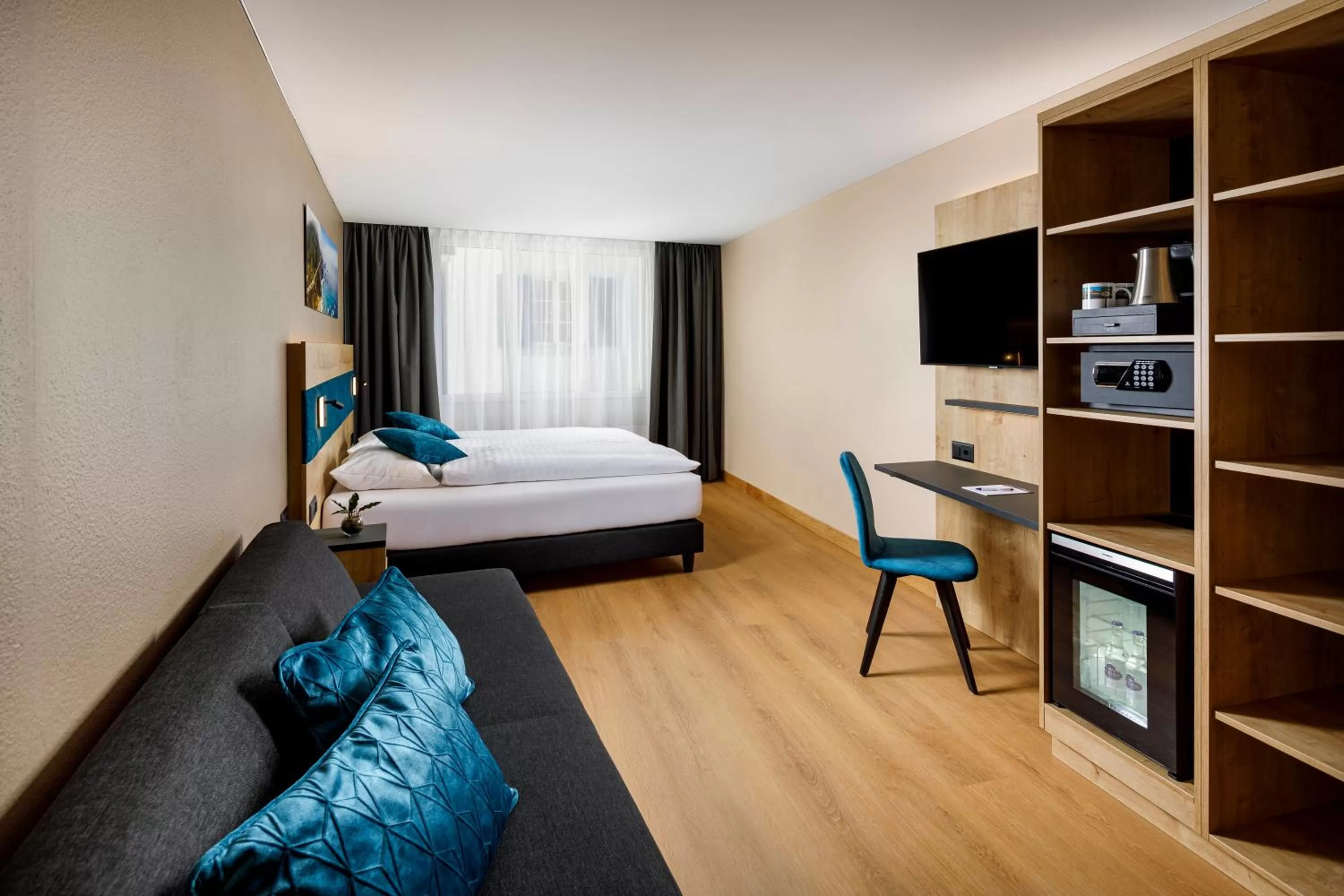 Staff, Bed in Hotel California