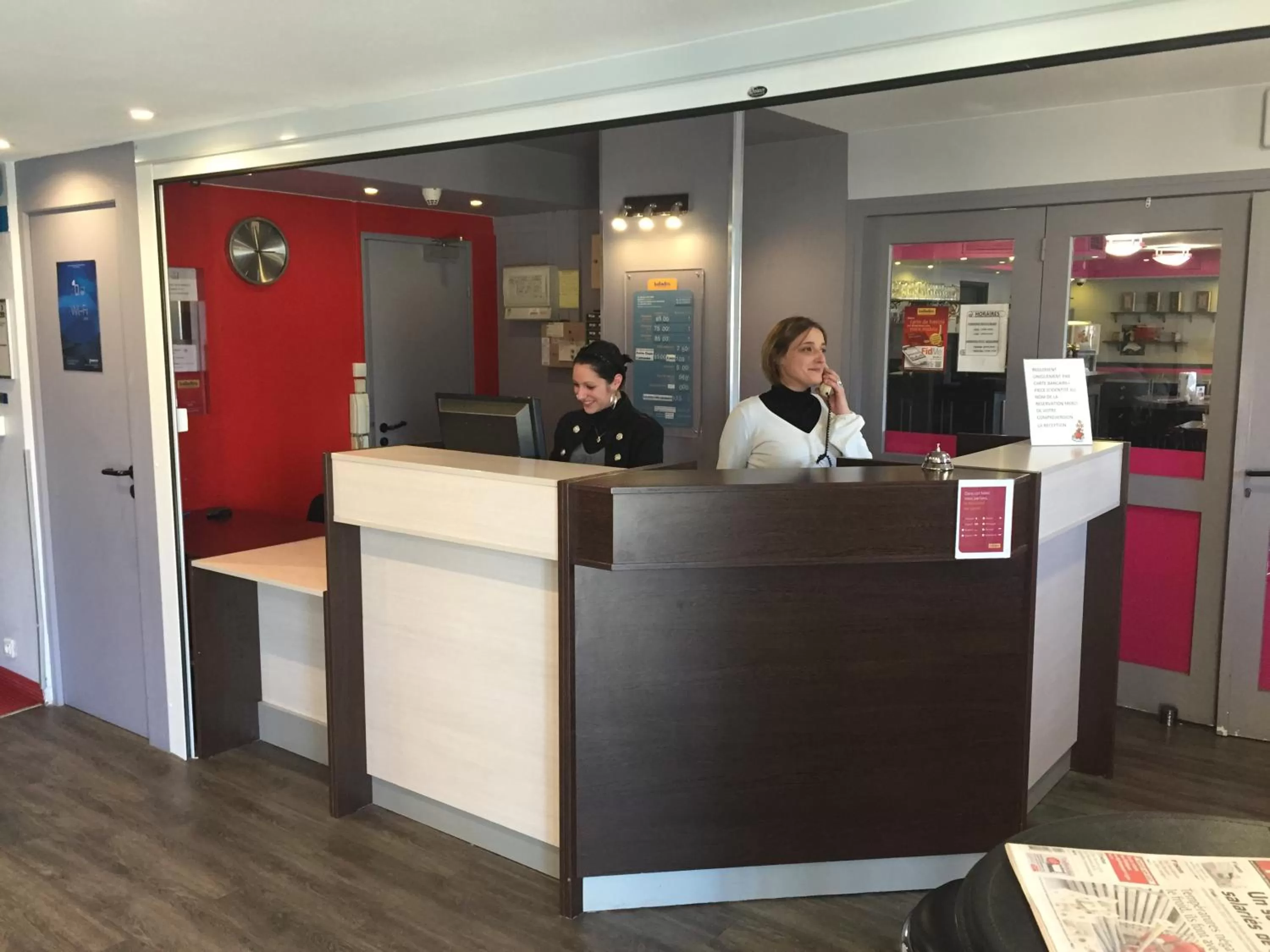 Staff in initial by balladins Amiens / Longueau