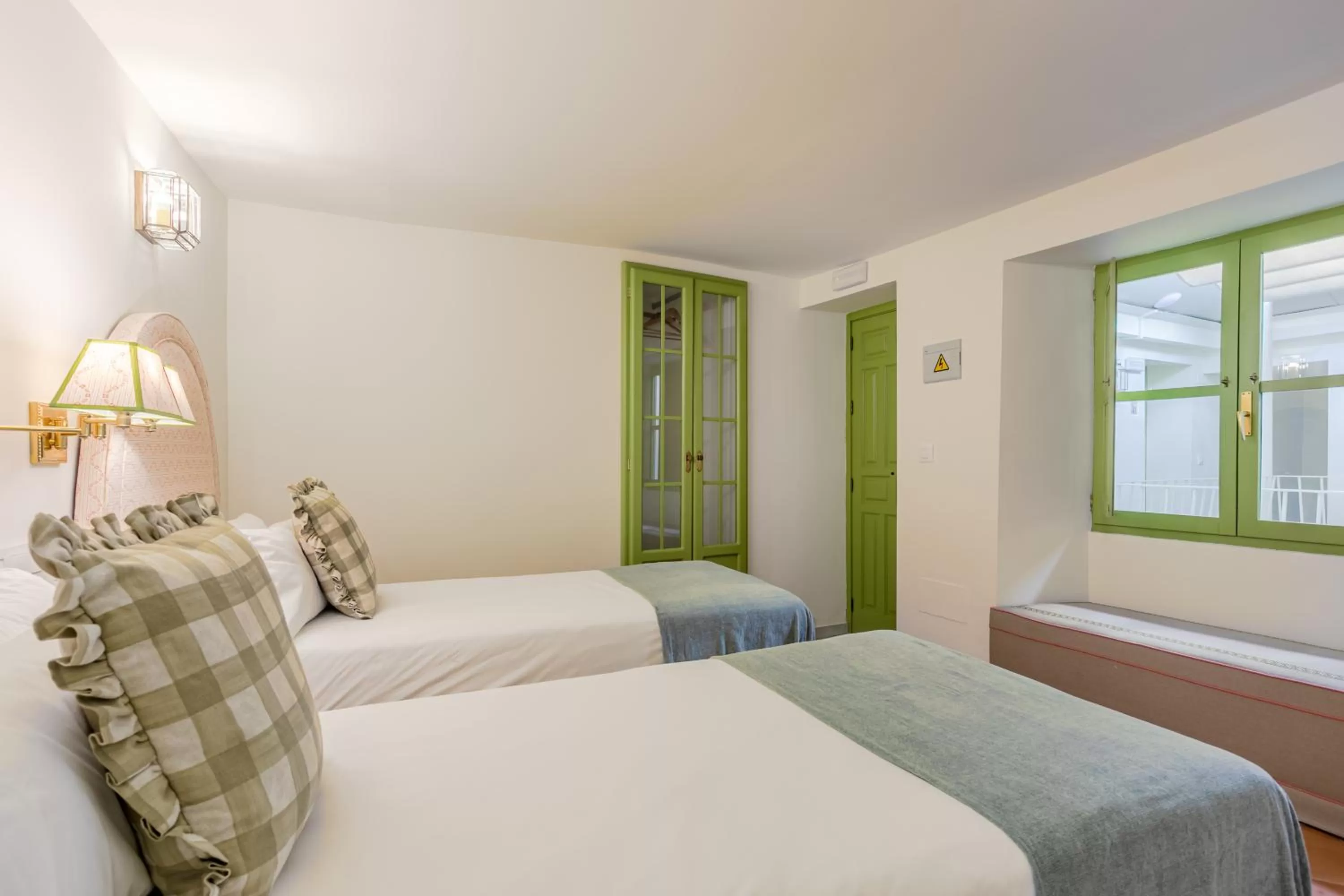 Photo of the whole room, Bed in La Abadia de Giralda